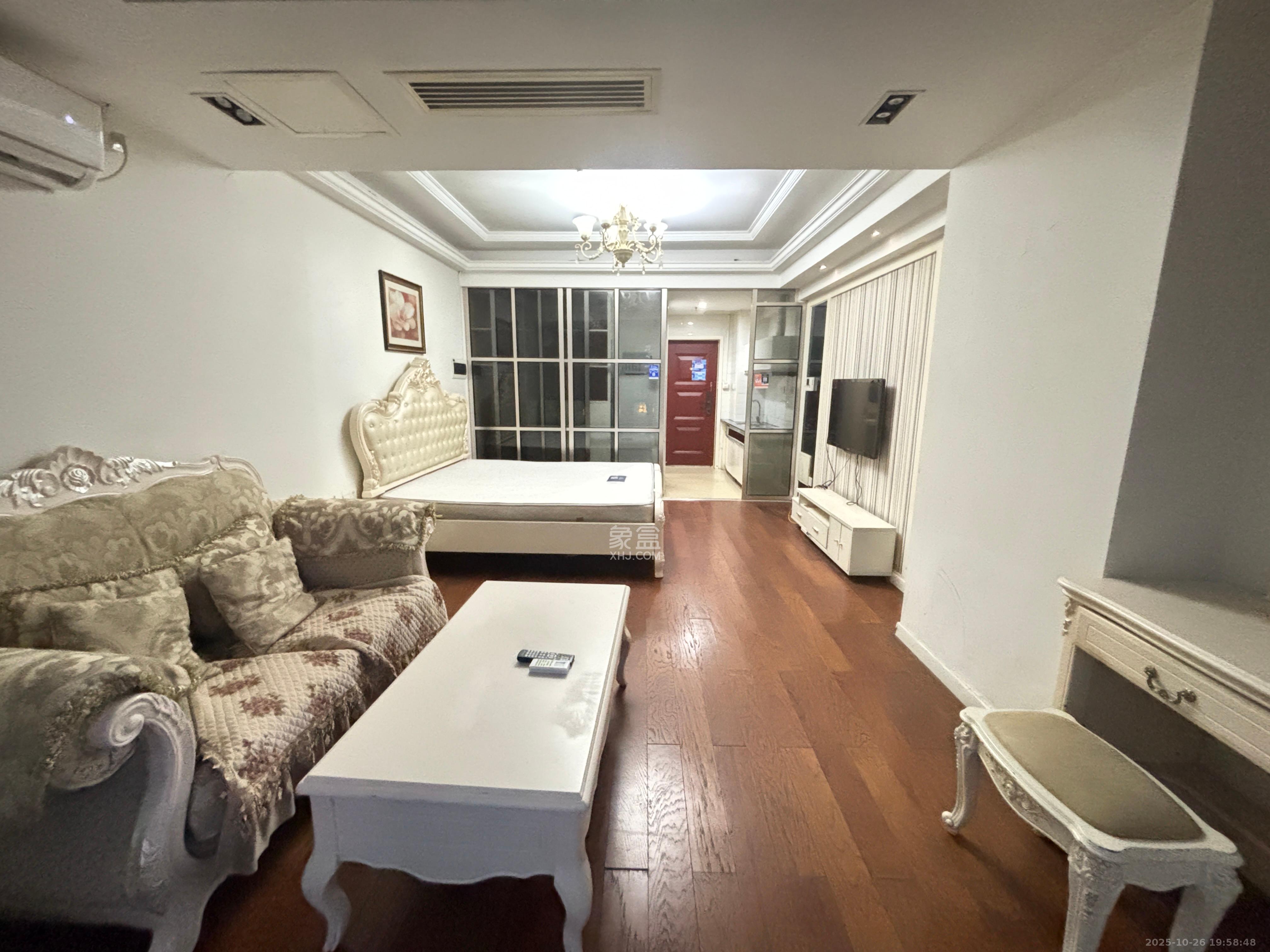 壹号公馆  1室1厅1卫    2000.0元/月室内图