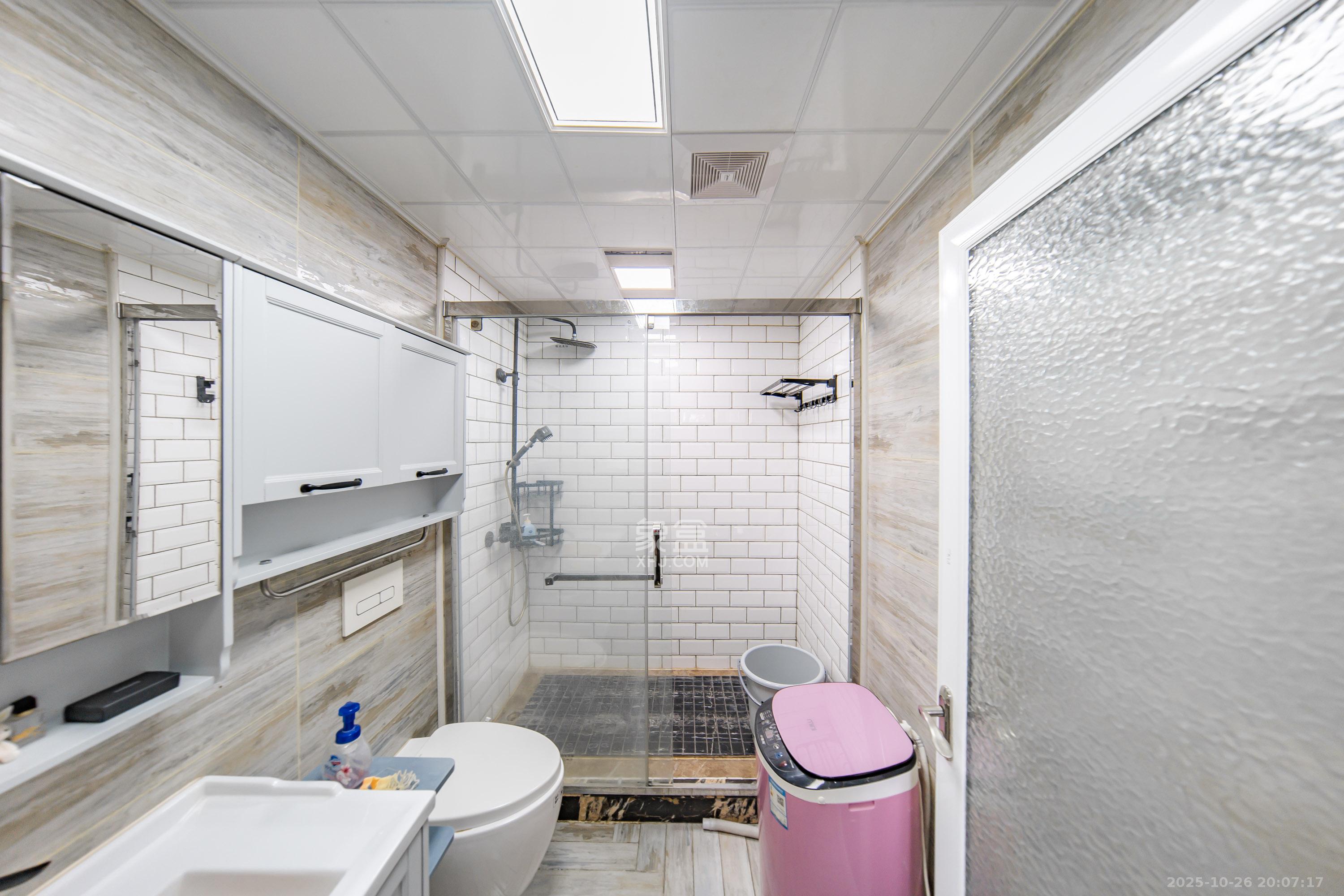 合能洋湖公馆  4室2厅5卫    368.0万 合能洋湖公馆  4室2厅5卫    368.0万卫生间