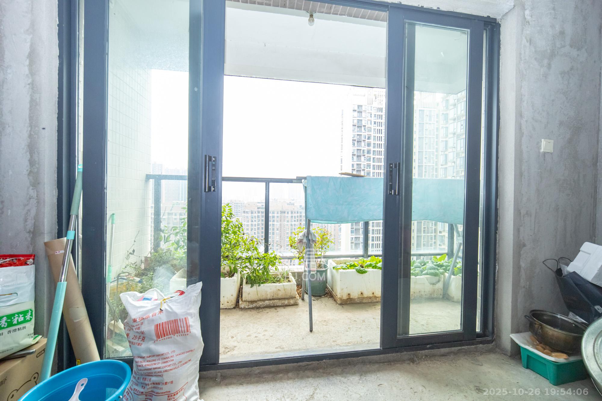 蓝山郡 1室1厅1卫 35.8万 蓝山郡 1室1厅1卫 35.8万阳台