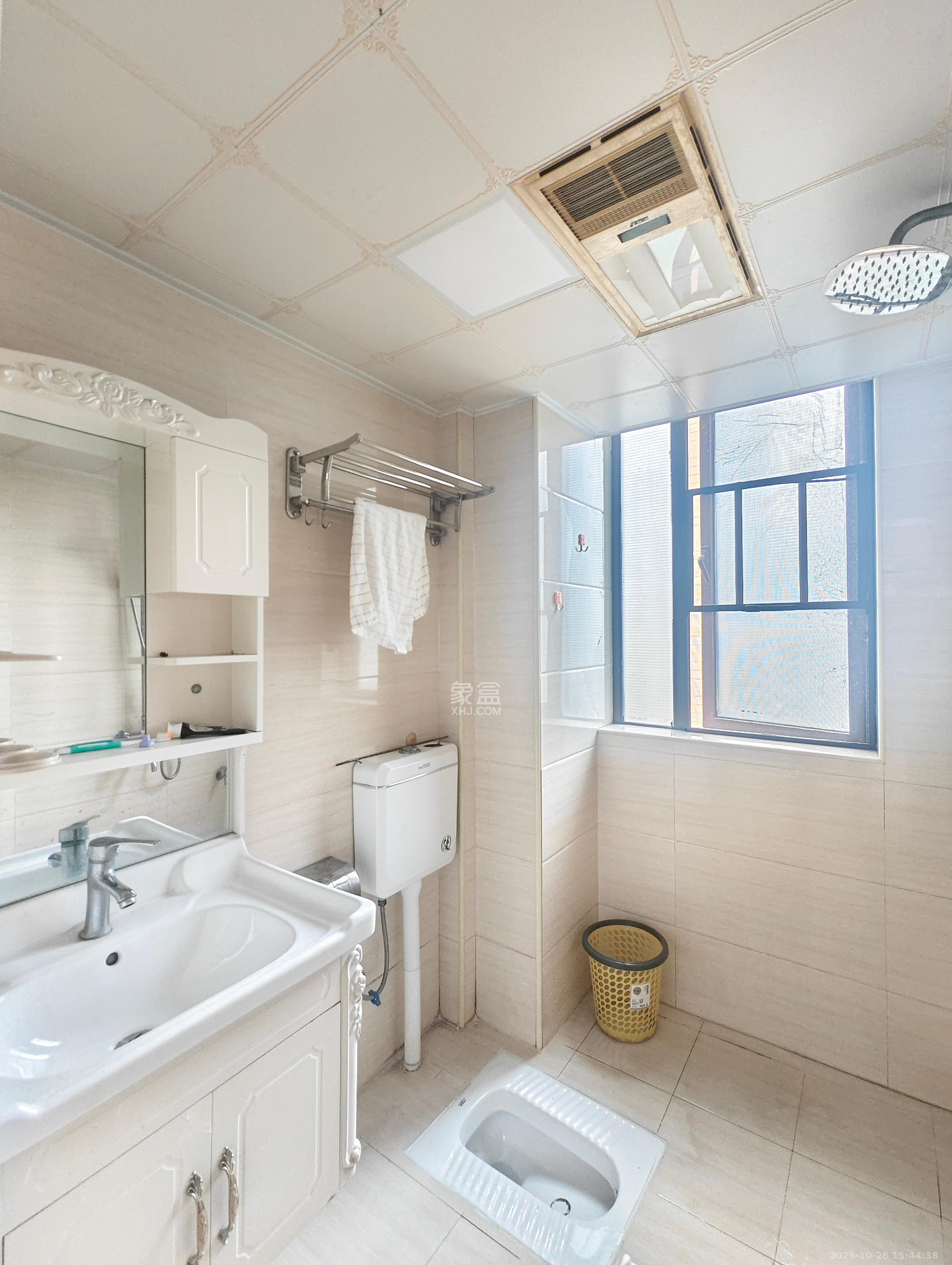 盛地春天里  3室2厅1卫    1600.0元/月 盛地春天里  3室2厅1卫    1600.0元/月室内图