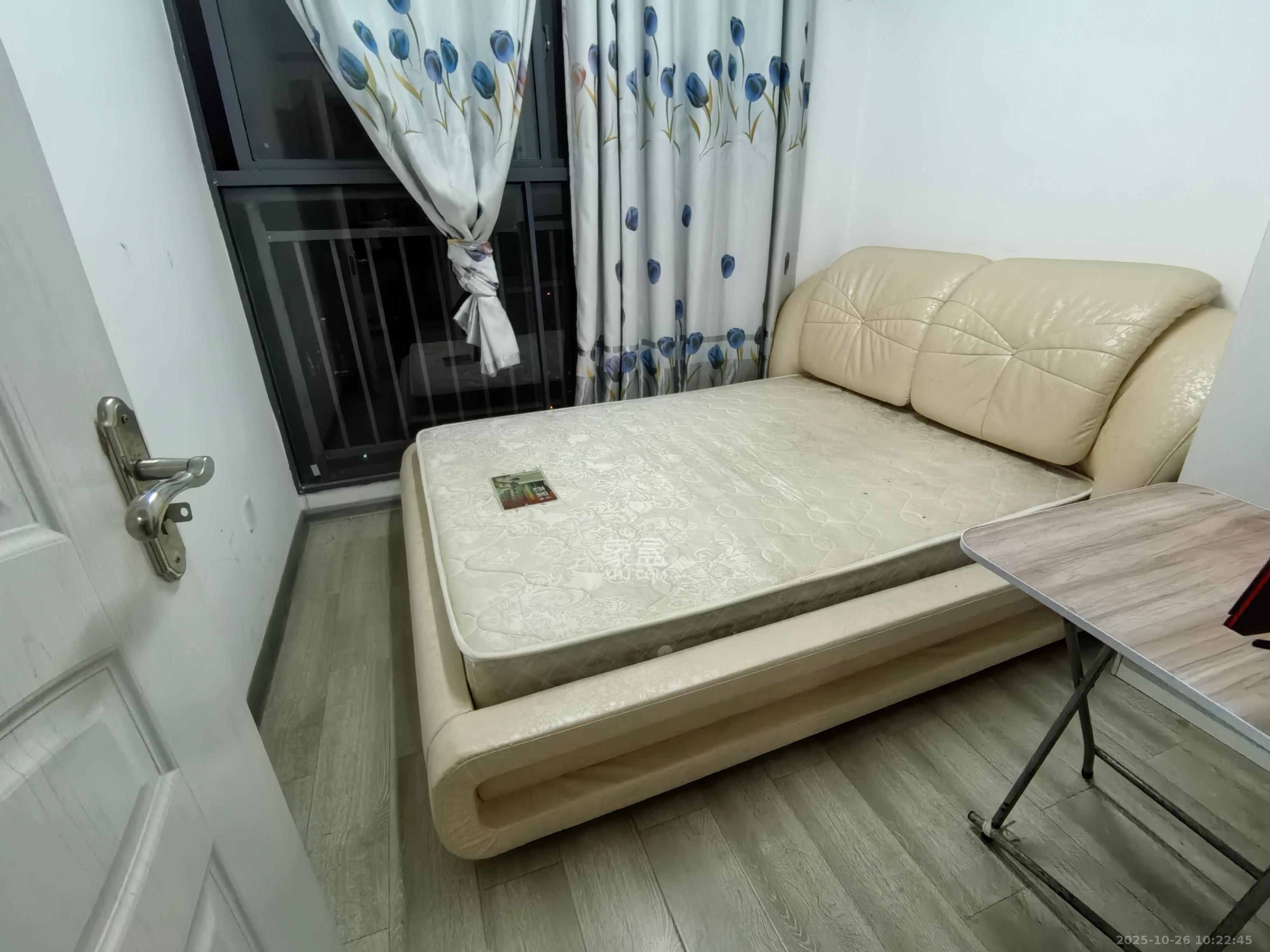 荣泰广场  3室2厅1卫    2100.0元/月室内图