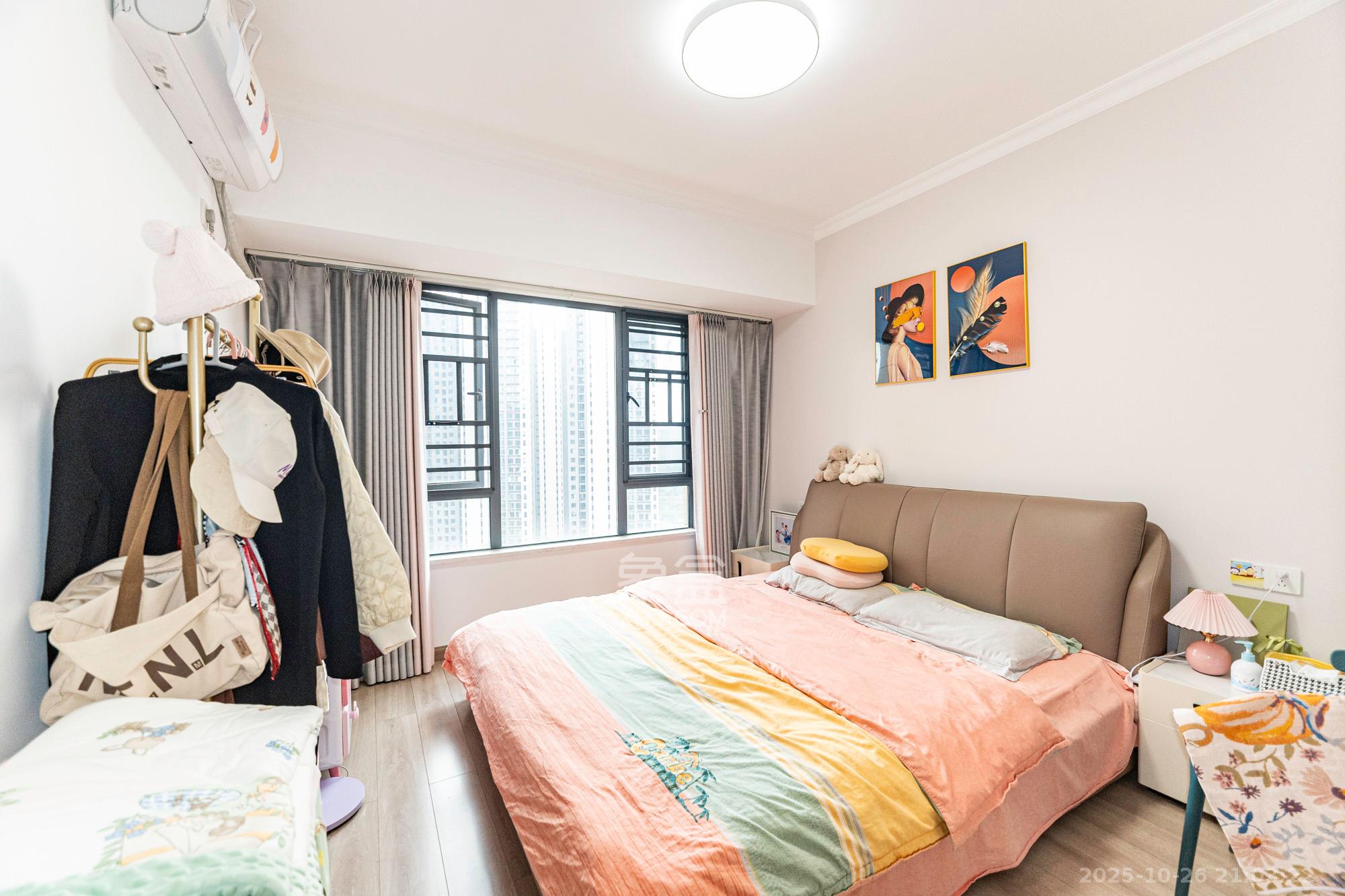 佳俊万家府  3室2厅2卫    108.0万卧室