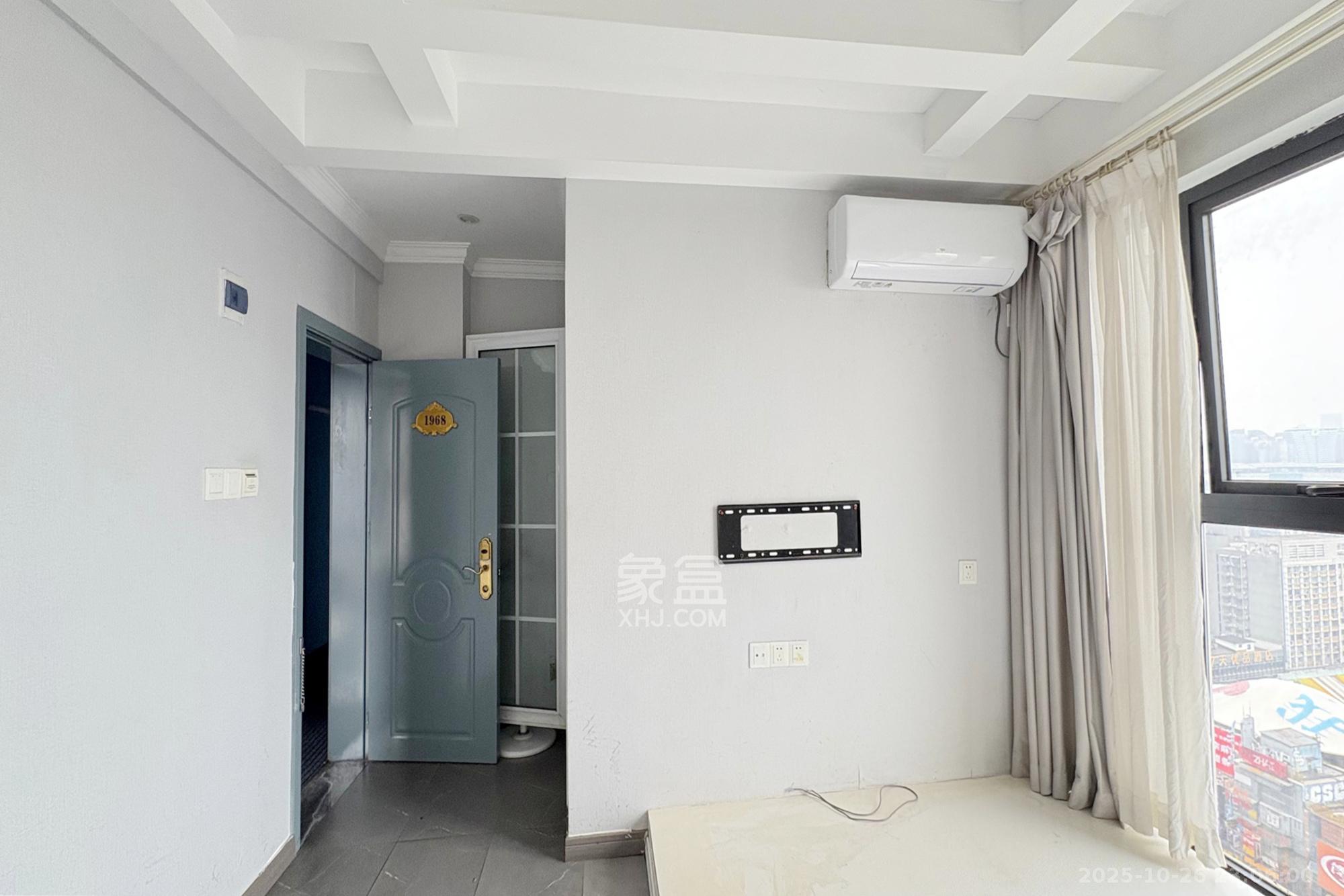 君临国际  5室0厅4卫    150.0万 君临国际  5室0厅4卫    150.0万卧室