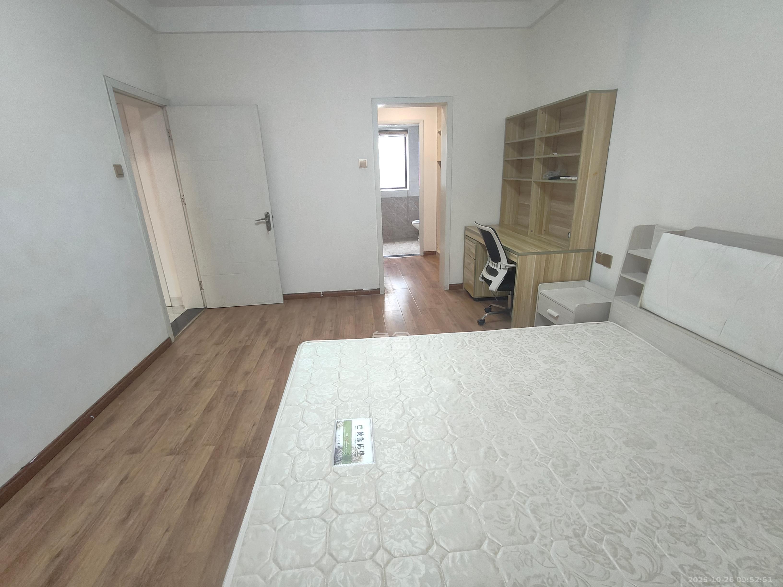 金侨城  3室2厅2卫    1600.0元/月室内图