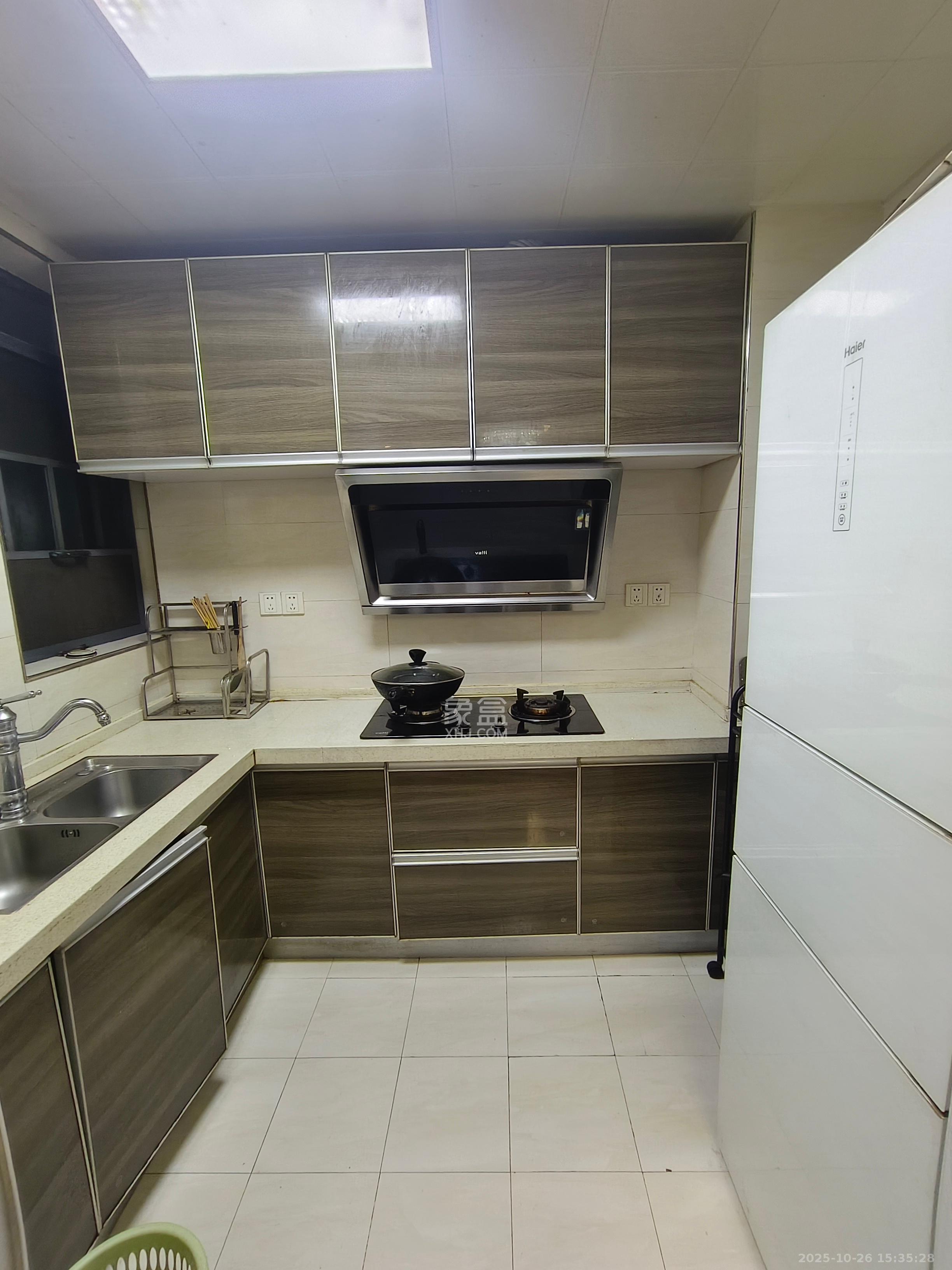 中国铁建国际城二期  3室2厅1卫    1700.0元/月 中国铁建国际城二期  3室2厅1卫    1700.0元/月室内图