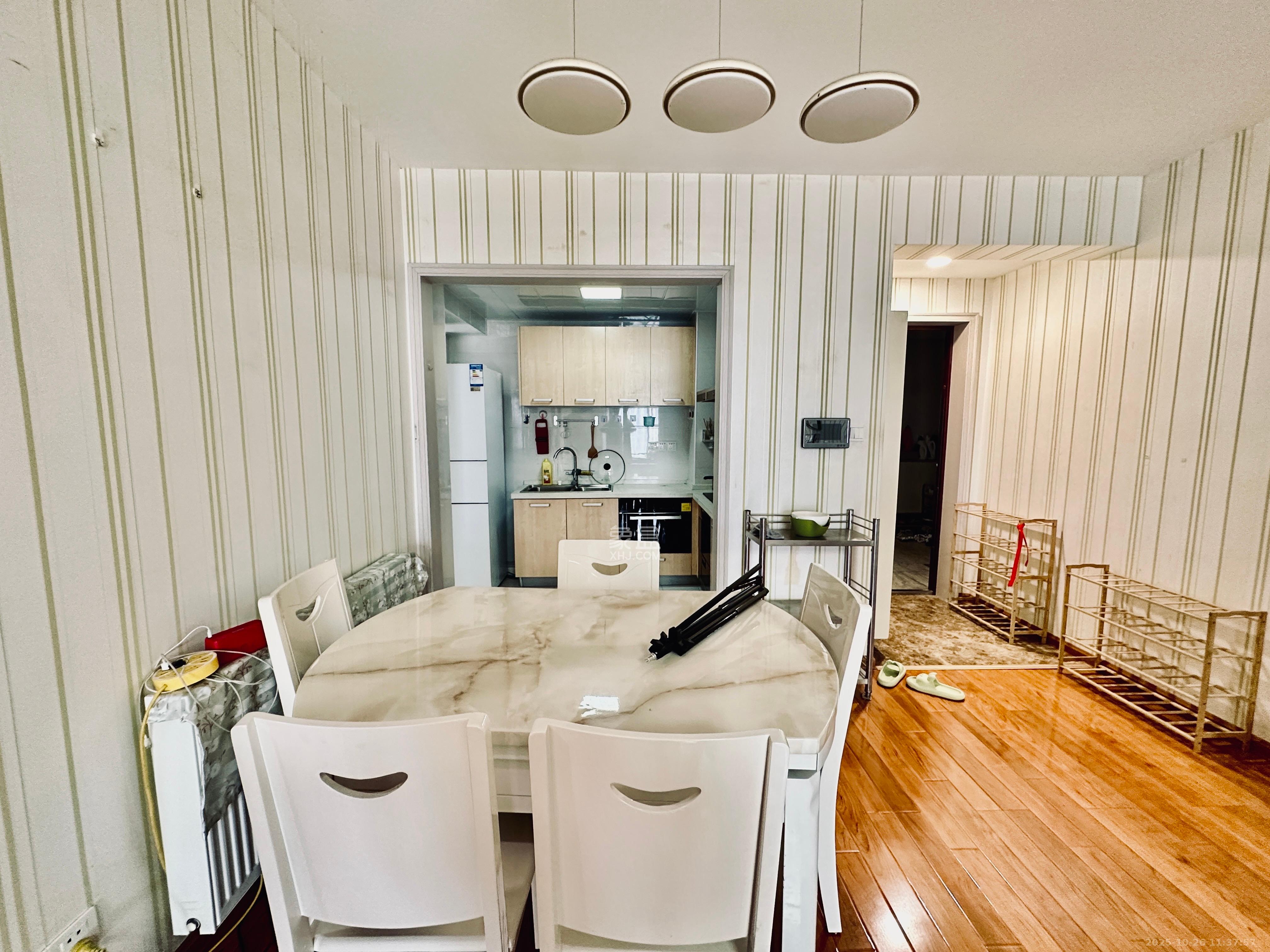 南山雍江汇(滨江国际新城) 3室2厅2卫 3400.0元/月 南山雍江汇(滨江国际新城) 3室2厅2卫 3400.0元/月室内图