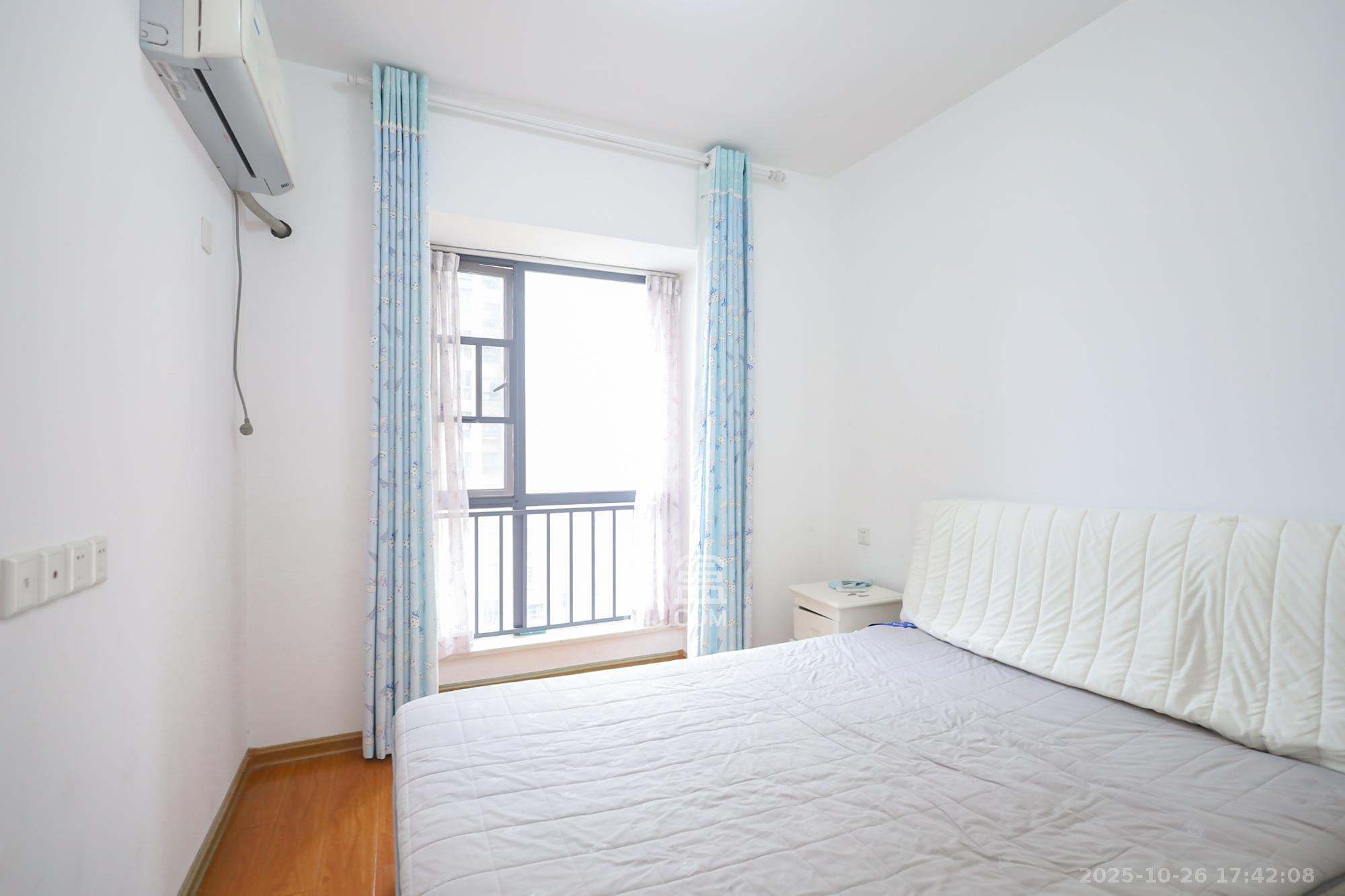 兰亭都荟(璟峰苑) 3室2厅1卫 98.0万 兰亭都荟(璟峰苑) 3室2厅1卫 98.0万卧室