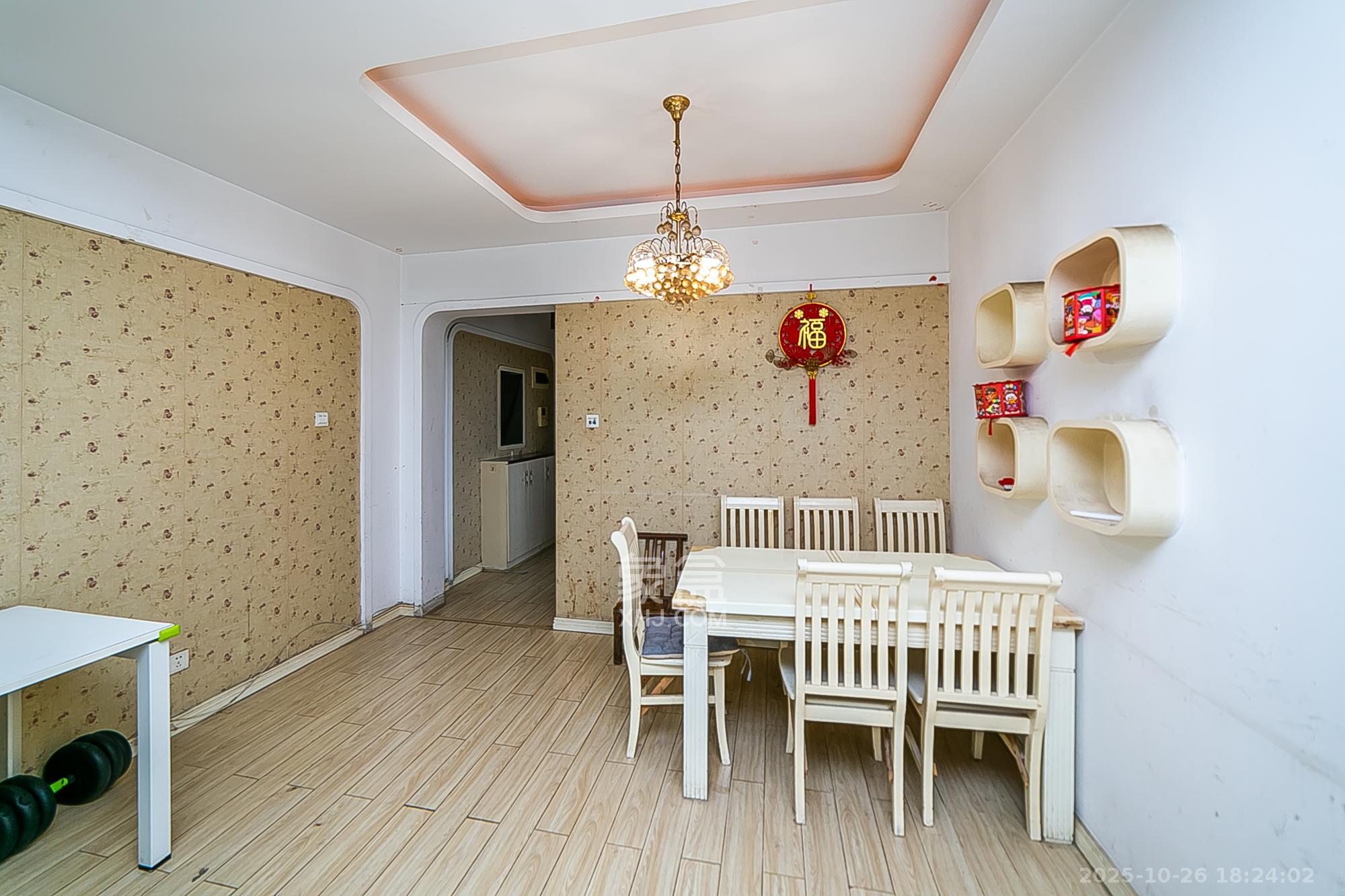 金碧文华  2室2厅1卫    58.0万 金碧文华  2室2厅1卫    58.0万客厅