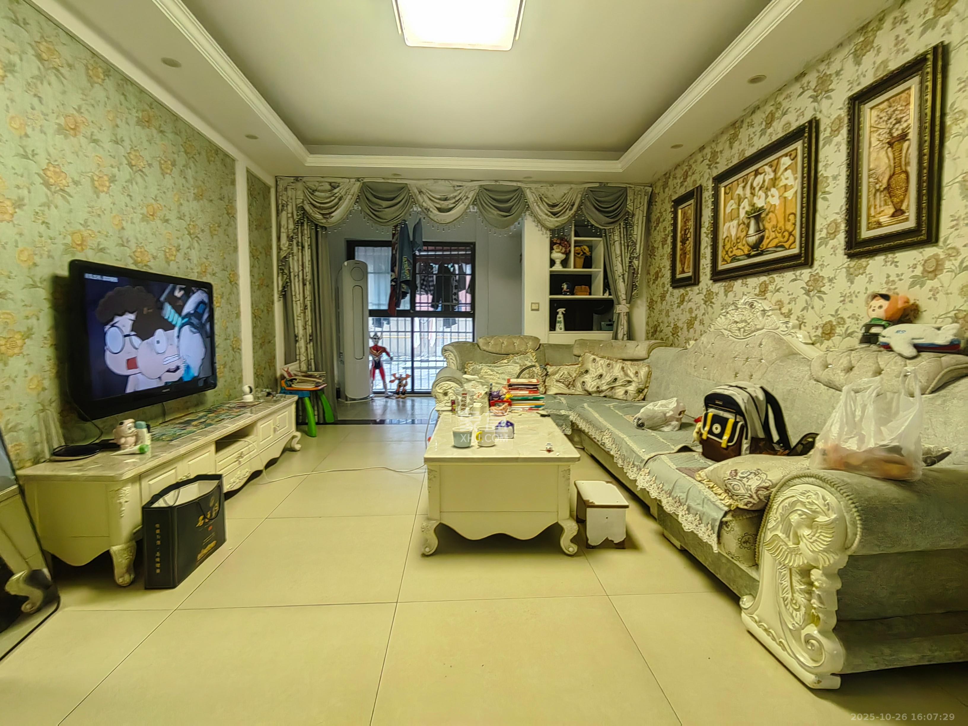 旭辉华庭  3室2厅2卫    2300.0元/月 旭辉华庭  3室2厅2卫    2300.0元/月室内图