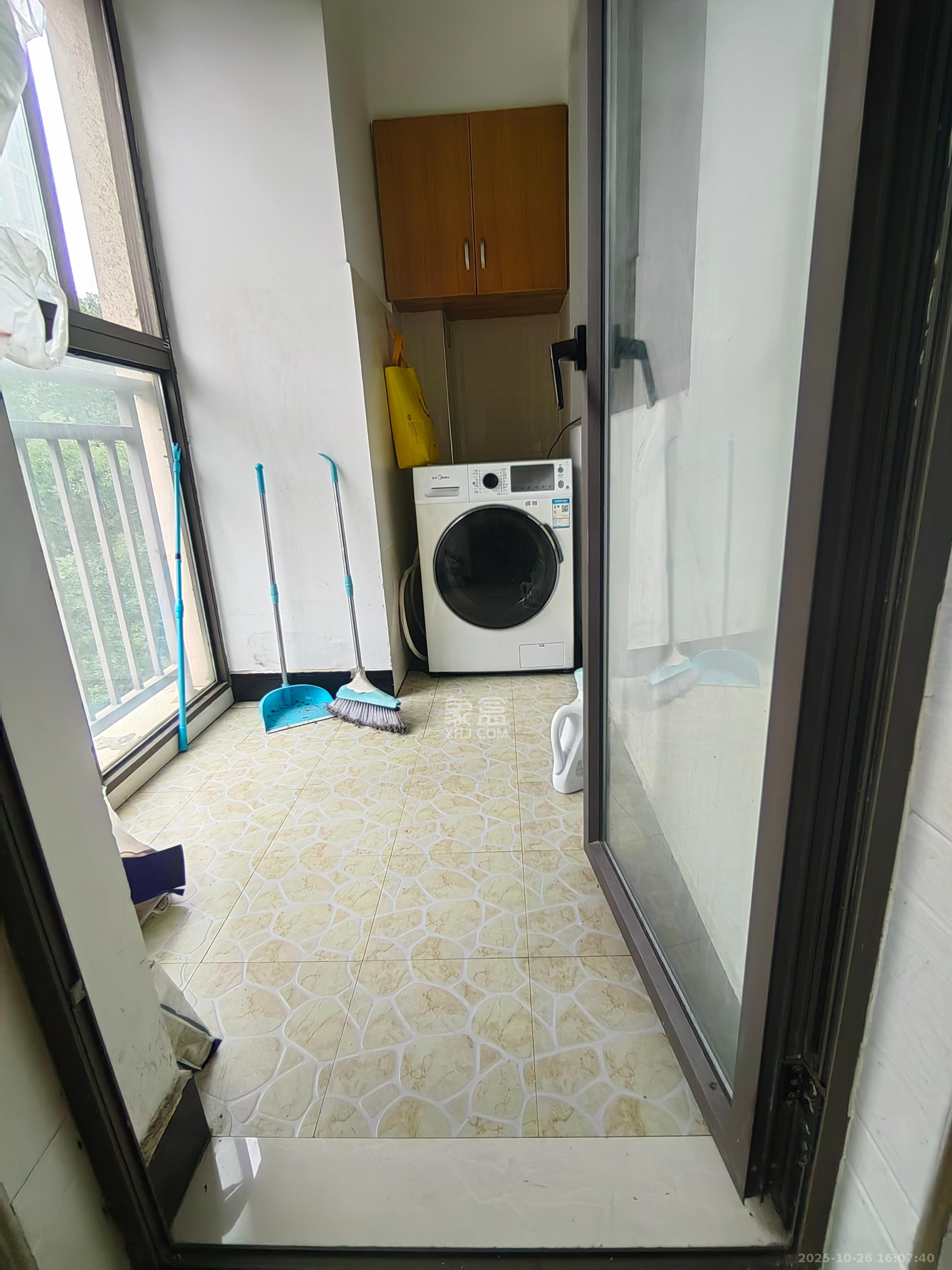 旭辉华庭  3室2厅2卫    2300.0元/月 旭辉华庭  3室2厅2卫    2300.0元/月室内图