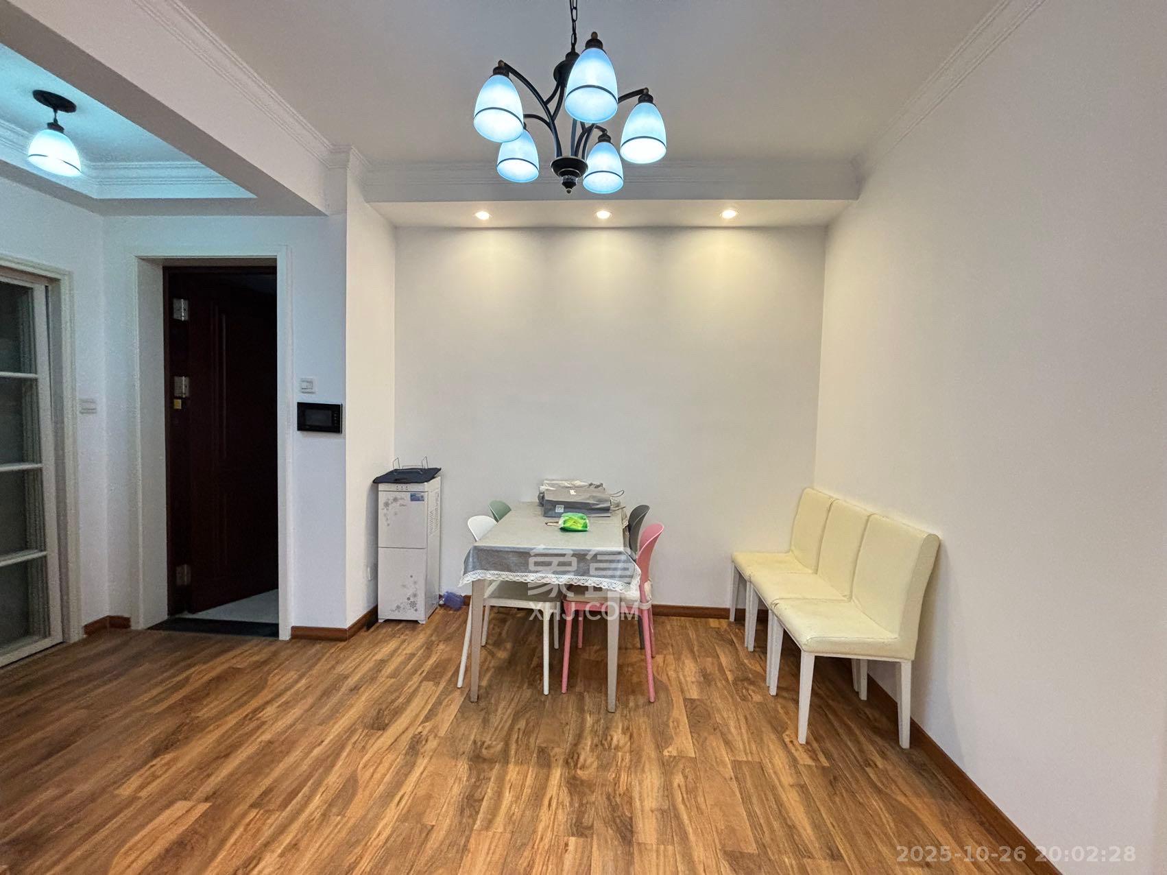 复地崑玉国际一期  1室2厅1卫    4200.0元/月室内图