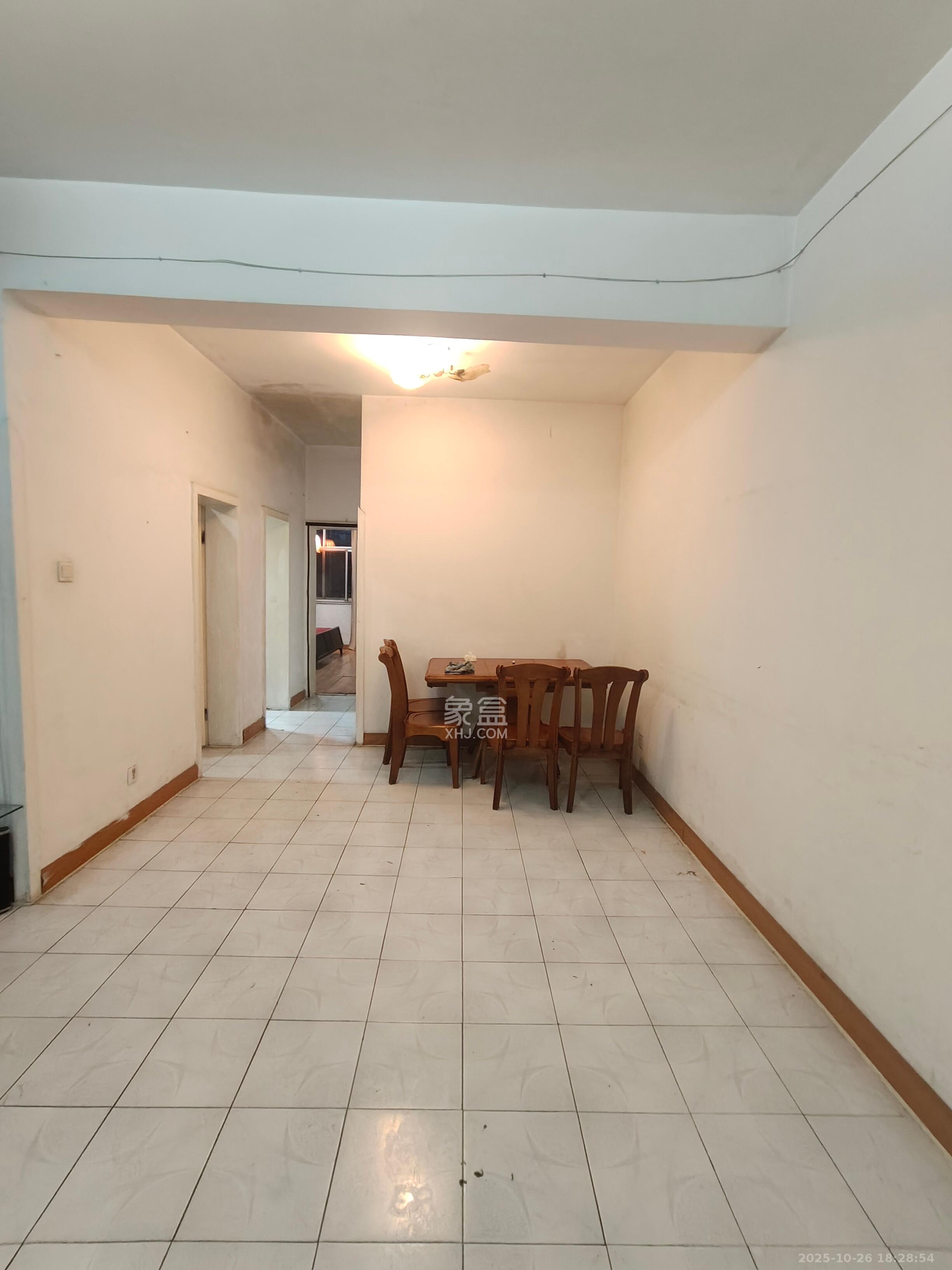 通发公寓 3室2厅1卫 2000.0元/月 通发公寓 3室2厅1卫 2000.0元/月室内图