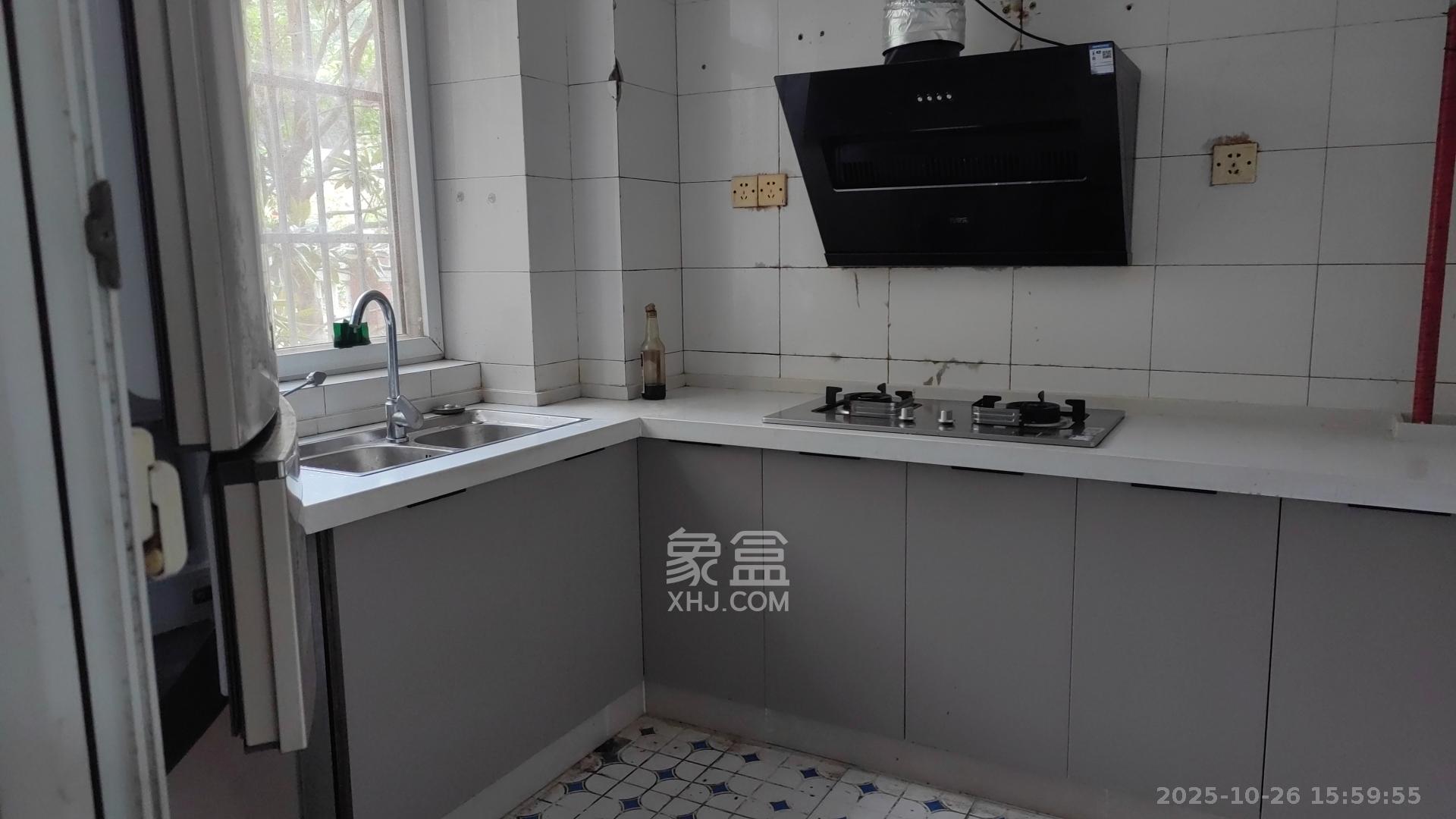 鄱阳小区  2室1厅1卫    1300.0元/月 鄱阳小区  2室1厅1卫    1300.0元/月室内图