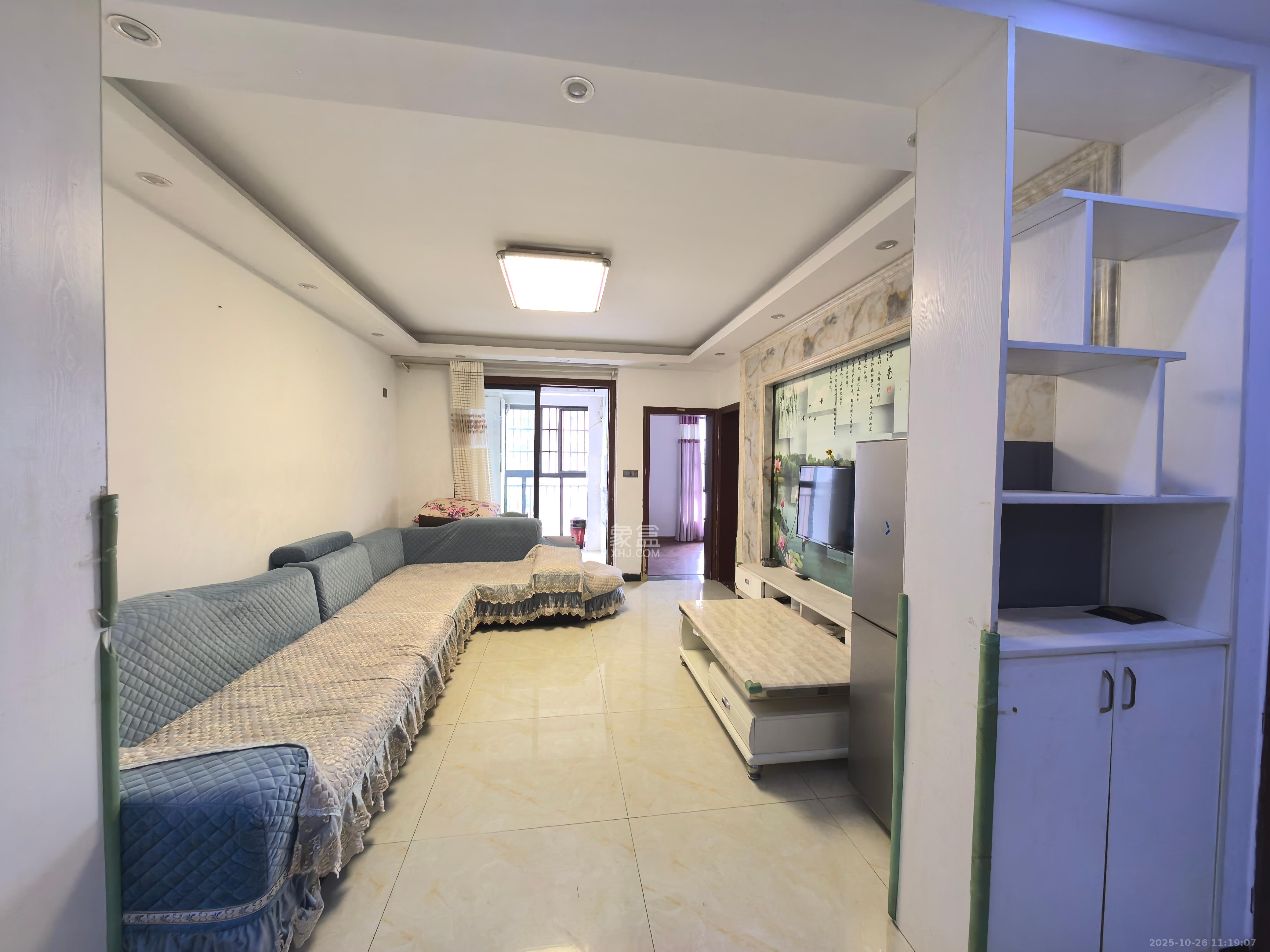 三一街区  3室2厅1卫    1600.0元/月