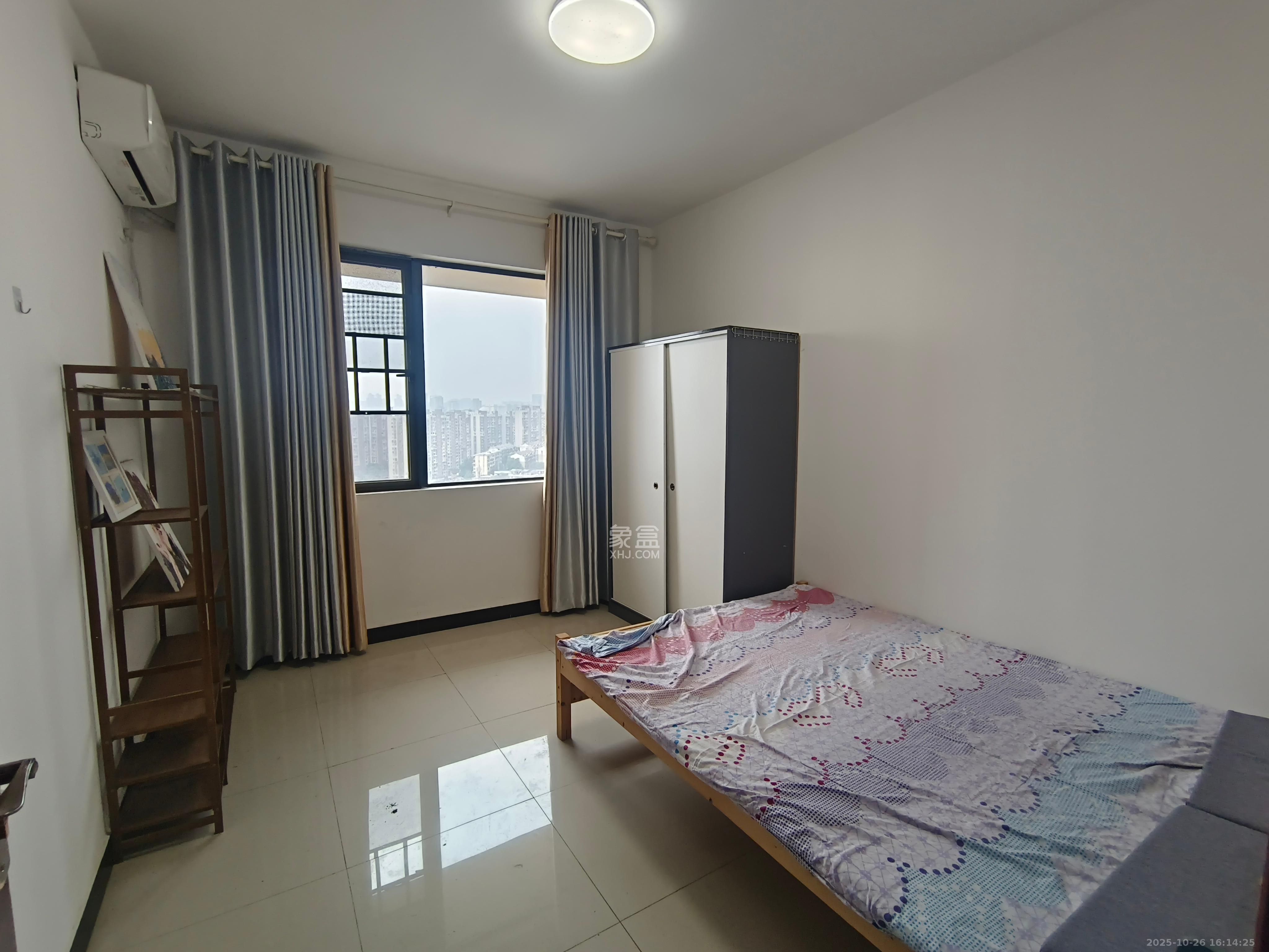 兴旺双铁城  3室2厅2卫    2400.0元/月室内图