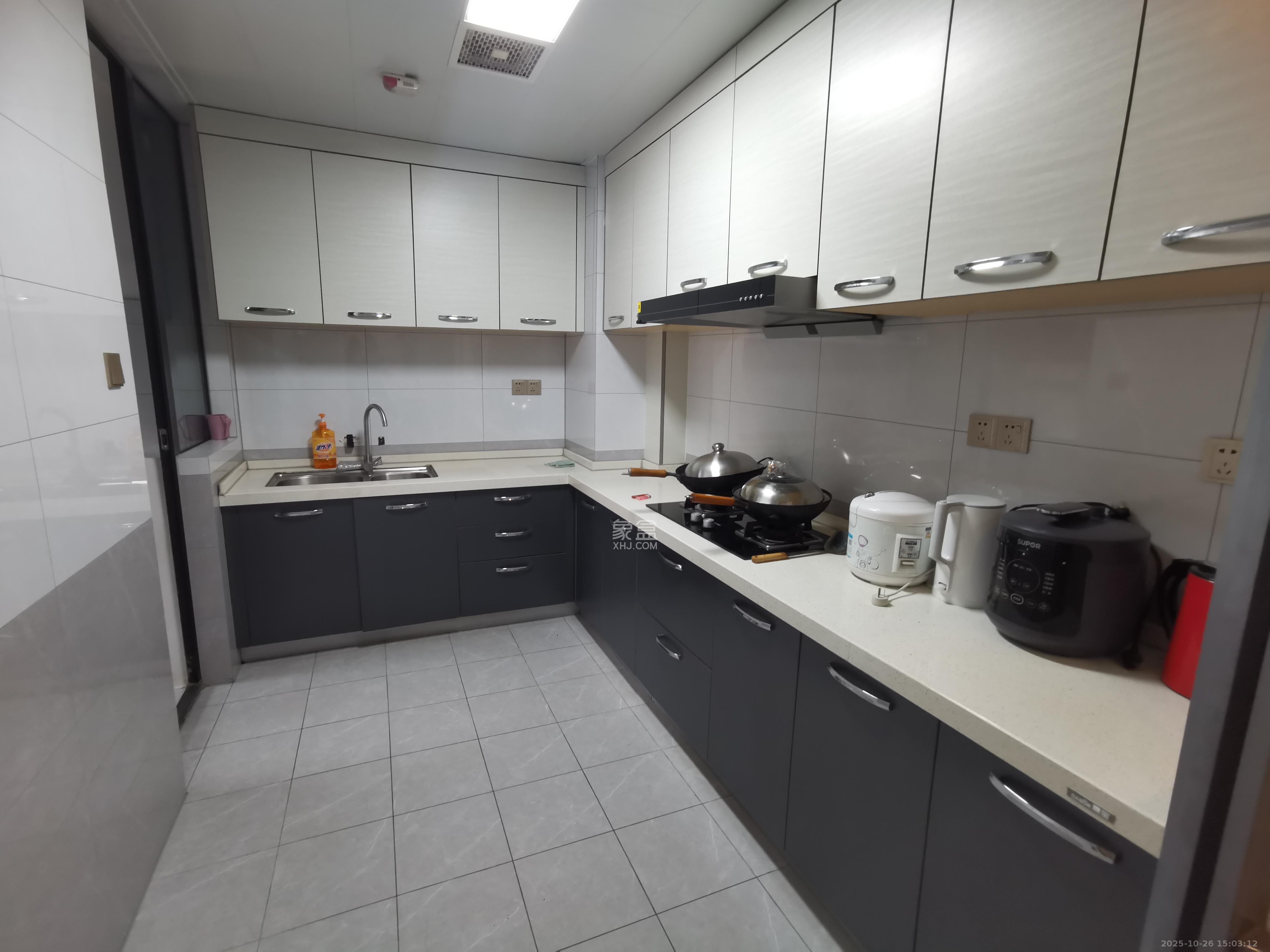 三一街区  3室2厅2卫    2300.0元/月室内图