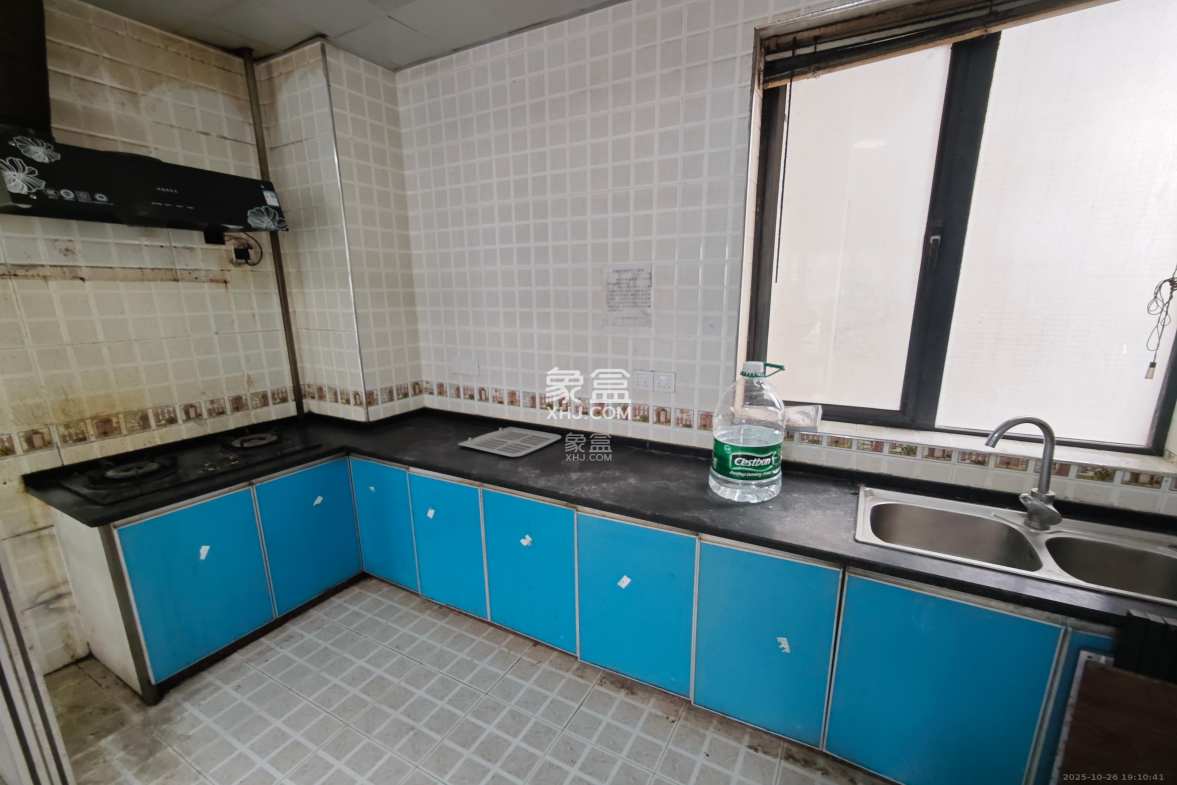 莱茵城 1室2厅1卫 2100.0元/月 莱茵城 1室2厅1卫 2100.0元/月室内图