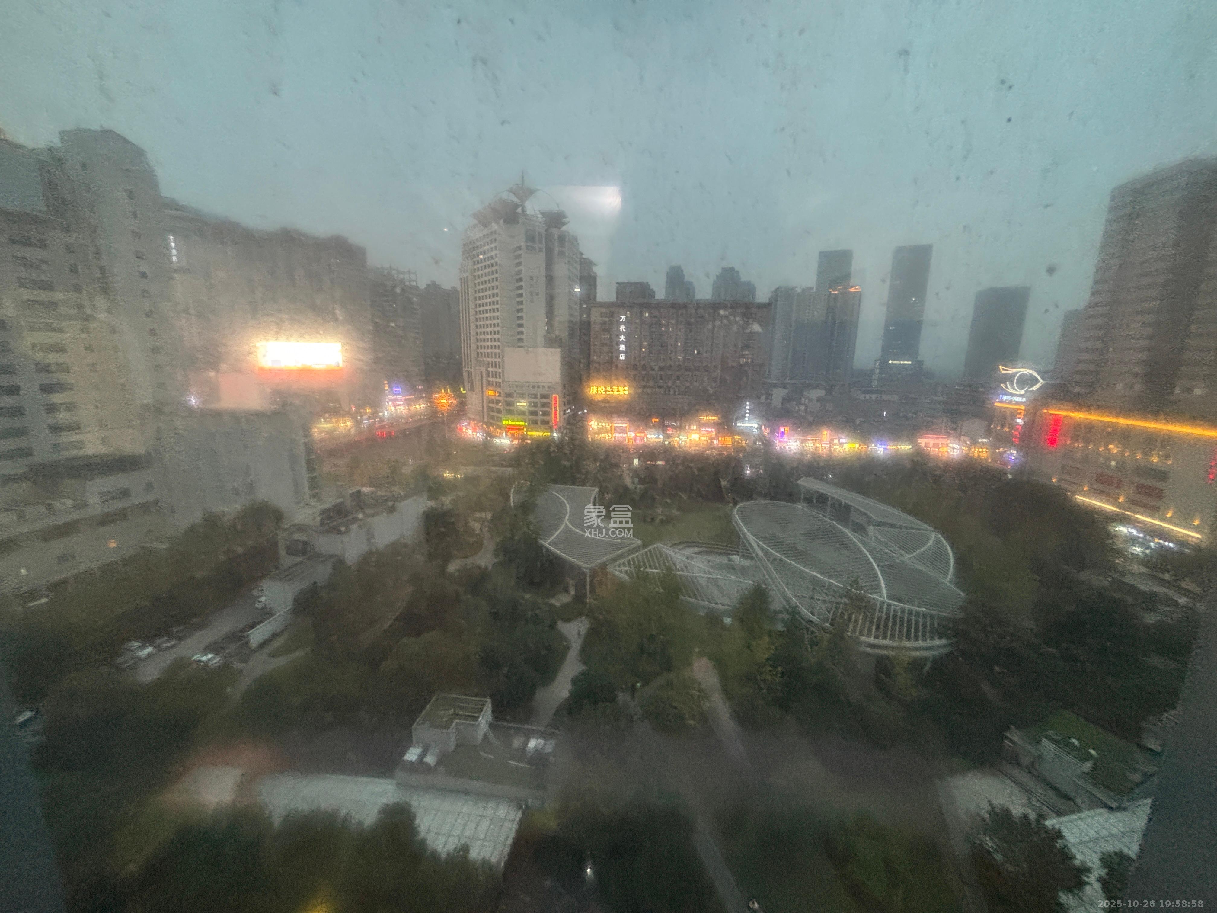 壹号公馆  1室1厅1卫    2000.0元/月室内图