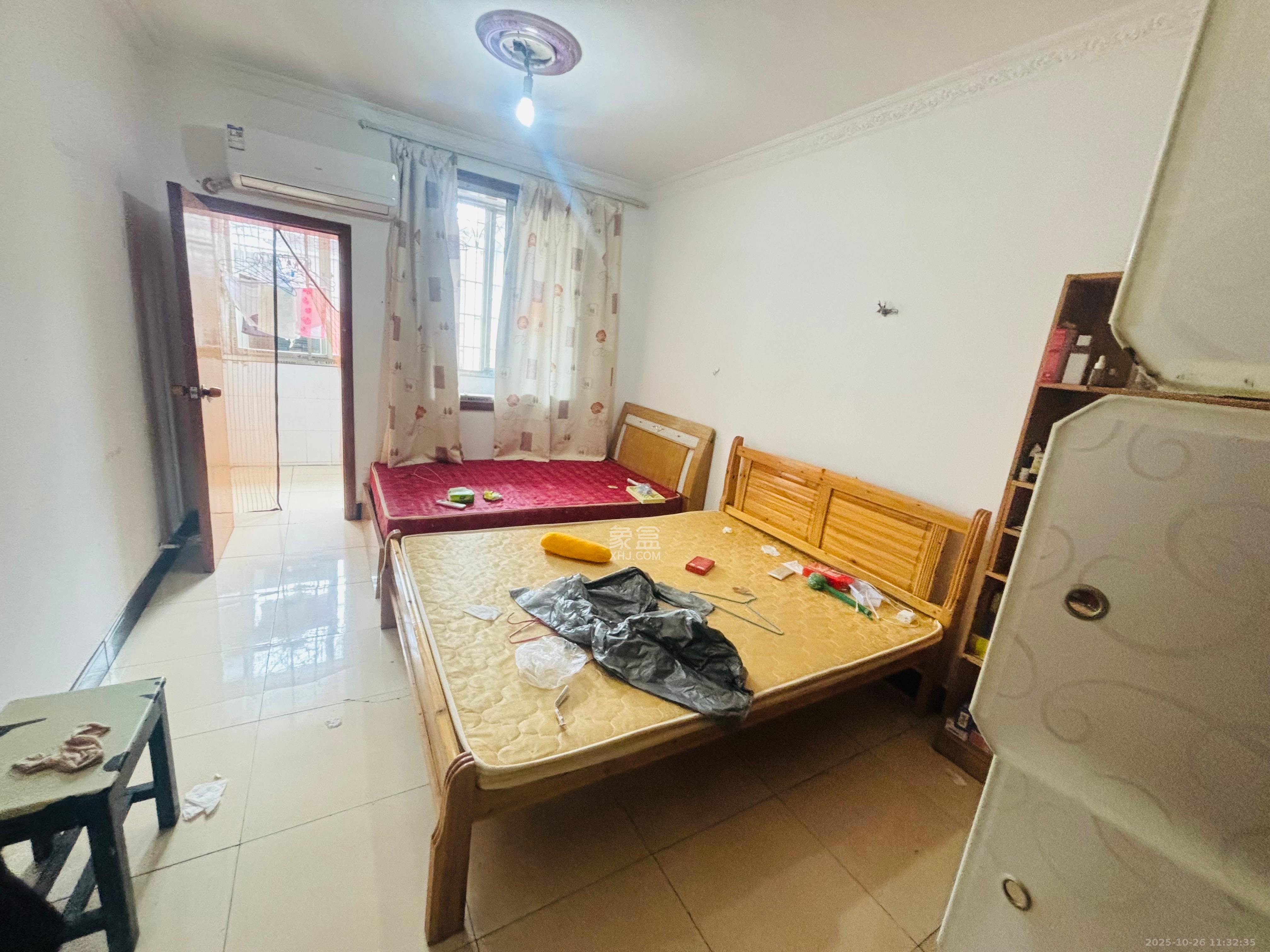 里仁坡散盘  2室1厅1卫    1300.0元/月 里仁坡散盘  2室1厅1卫    1300.0元/月