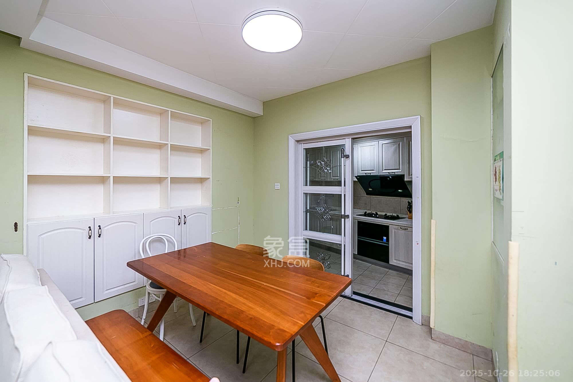 通用时代国际社区  3室2厅2卫    120.0万 通用时代国际社区  3室2厅2卫    120.0万客厅