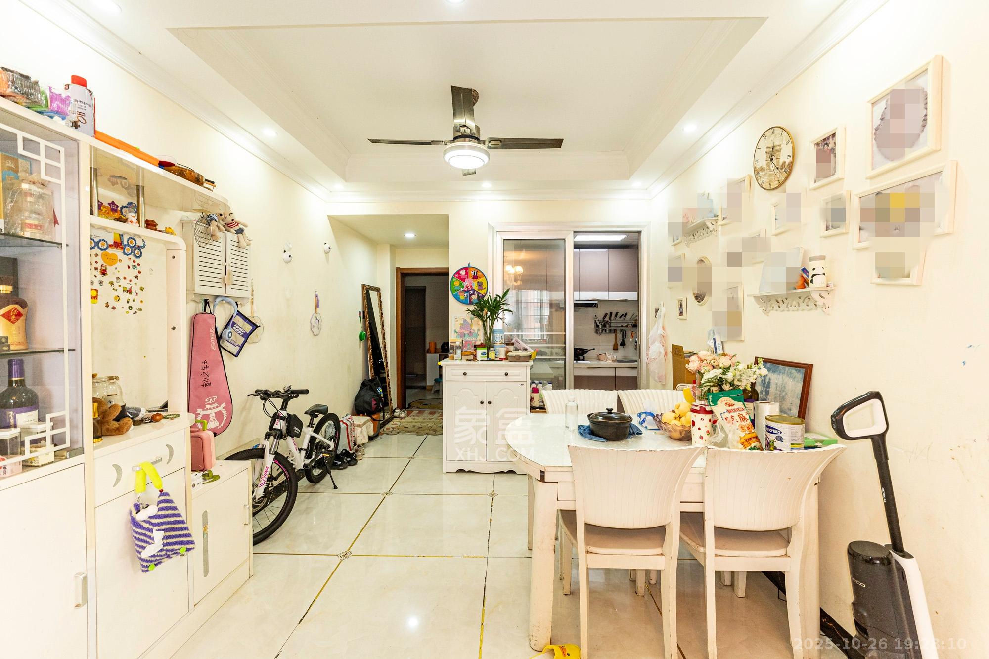 辉宏橄榄城 3室2厅1卫 61.0万 辉宏橄榄城 3室2厅1卫 61.0万客厅