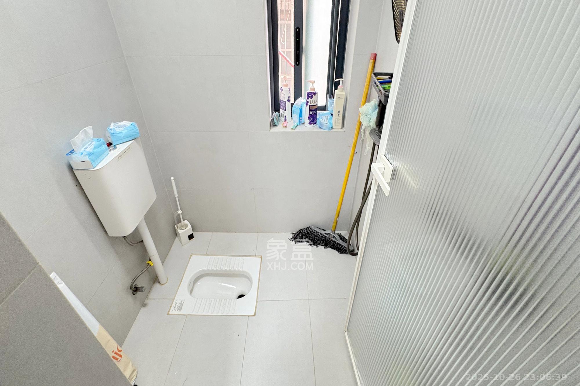 新富城 3室2厅1卫 110.0万 新富城 3室2厅1卫 110.0万卫生间