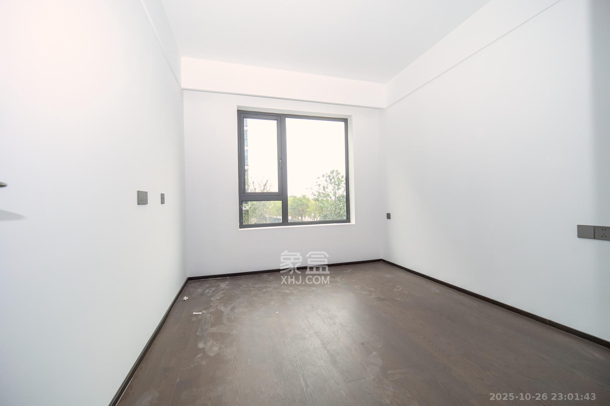 万科松湖天地 4室2厅3卫 250.0万 万科松湖天地 4室2厅3卫 250.0万卧室