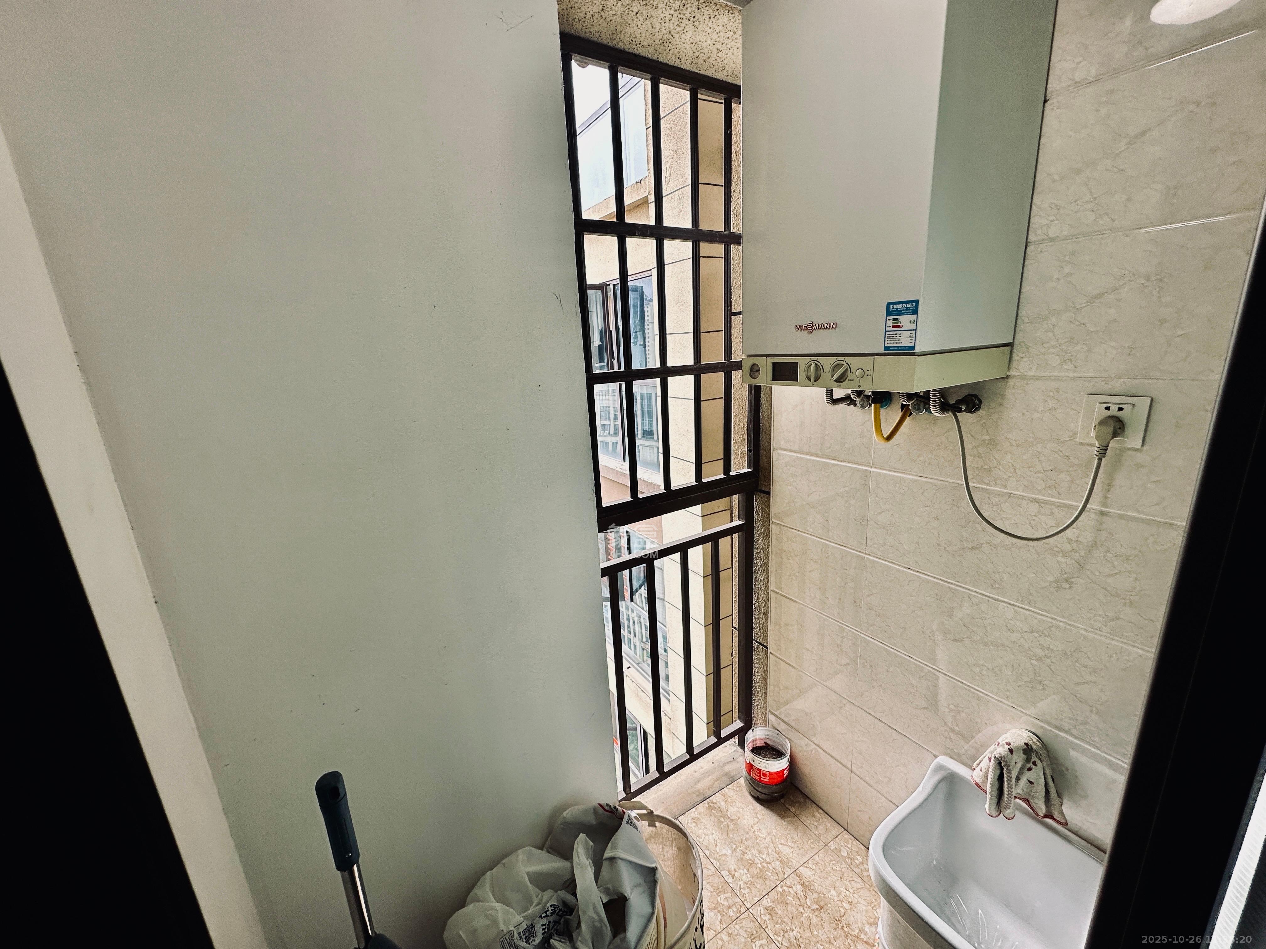 南山雍江汇(滨江国际新城) 3室2厅2卫 3400.0元/月 南山雍江汇(滨江国际新城) 3室2厅2卫 3400.0元/月室内图