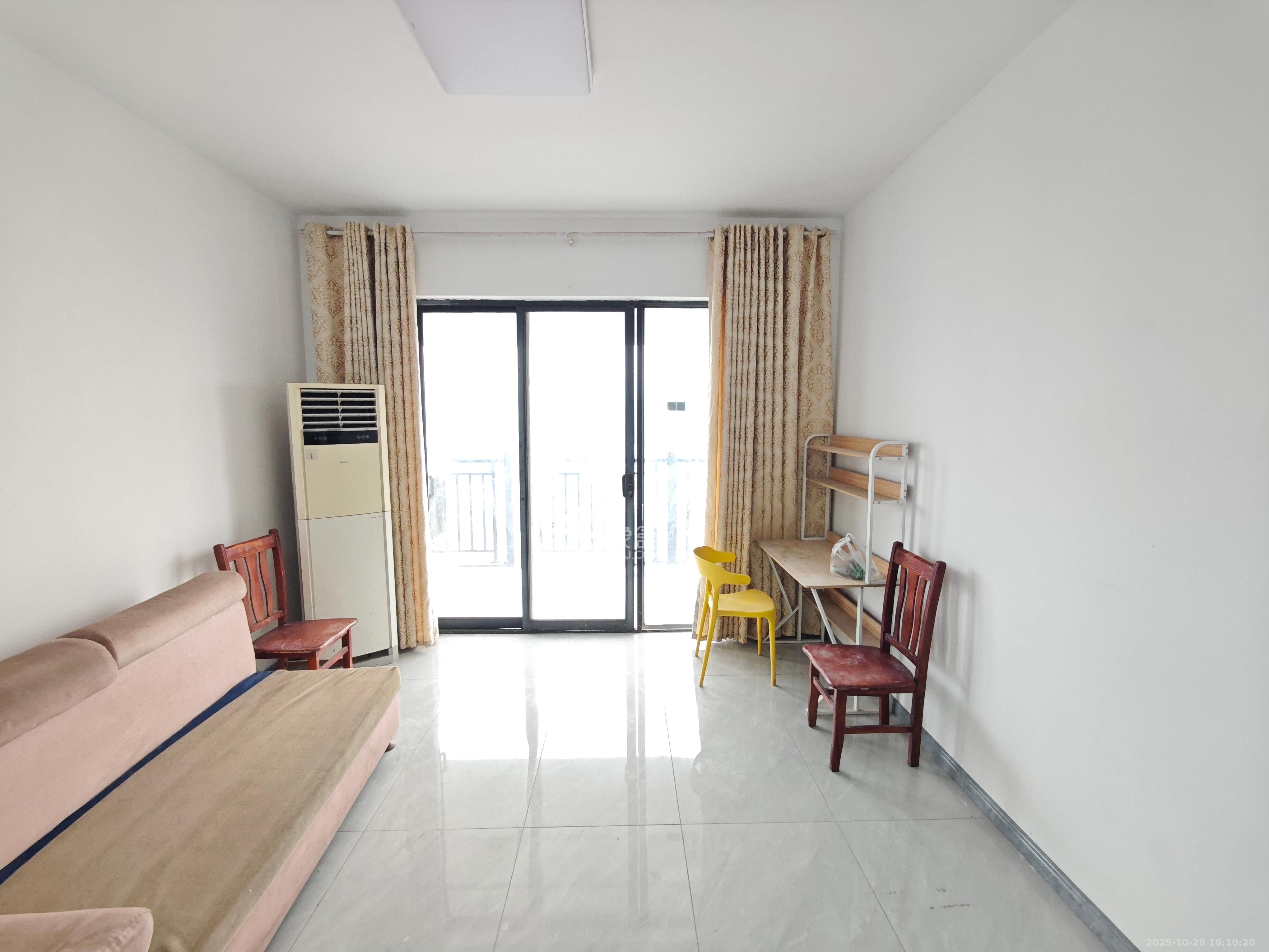 莱茵城  1室2厅1卫    2100.0元/月