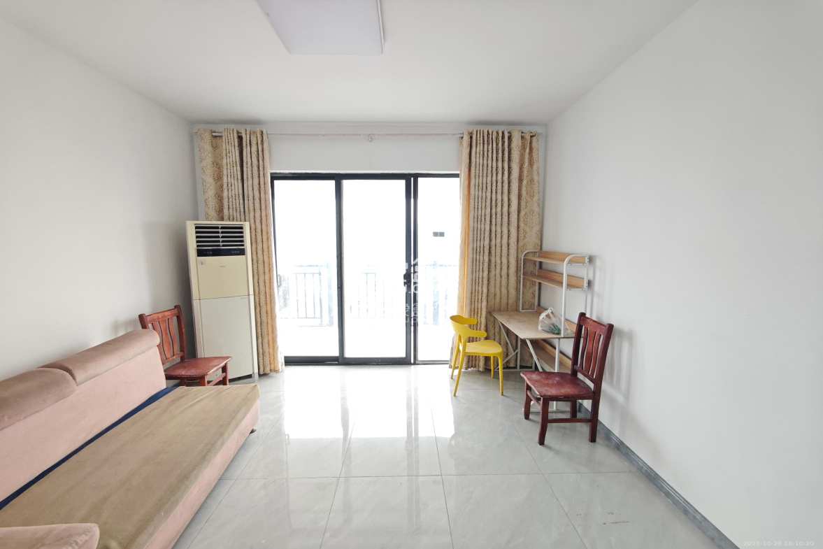 莱茵城 1室2厅1卫 2100.0元/月 莱茵城 1室2厅1卫 2100.0元/月室内图