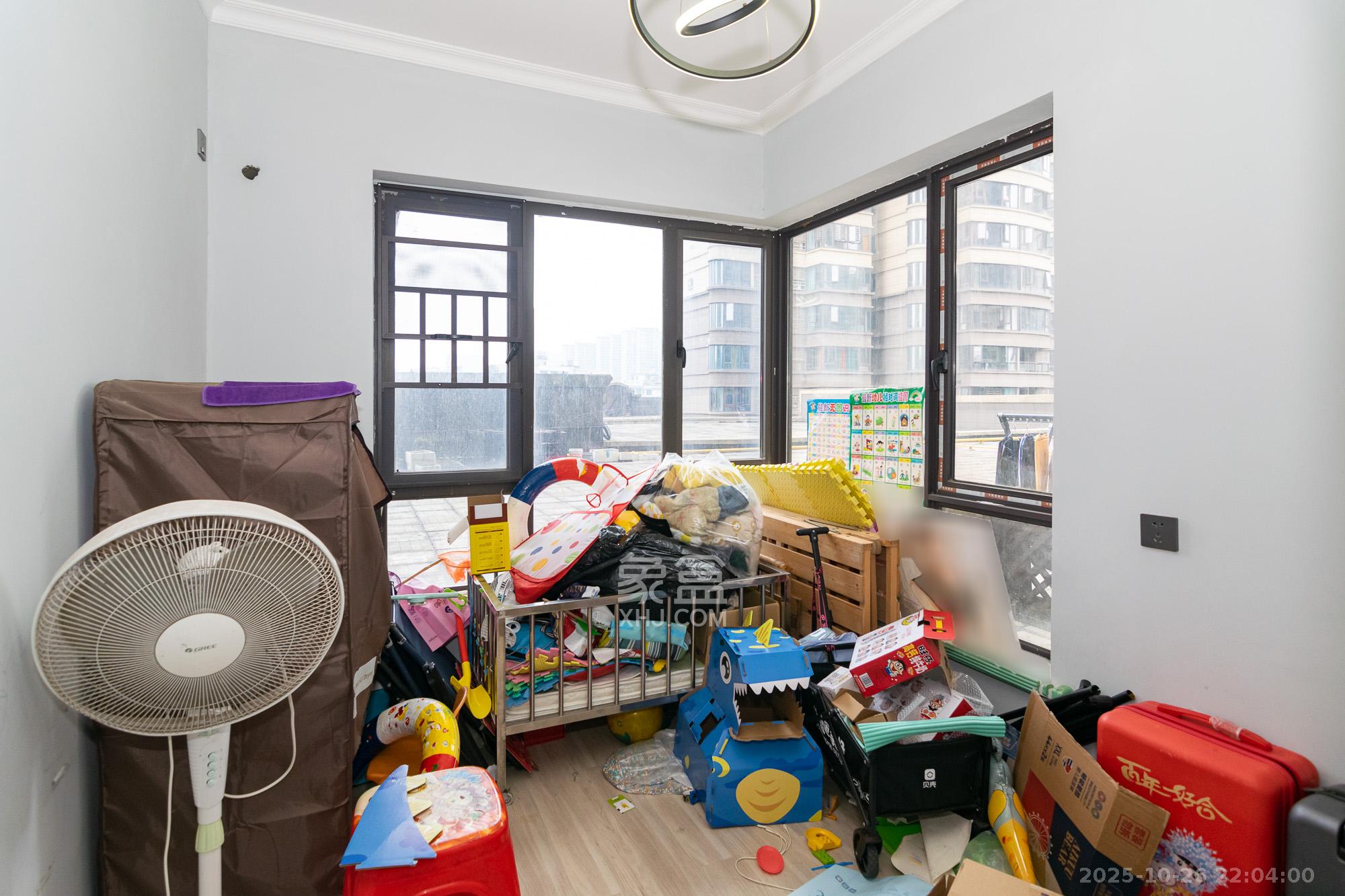 润和山水郡  4室2厅2卫    102.0万卧室