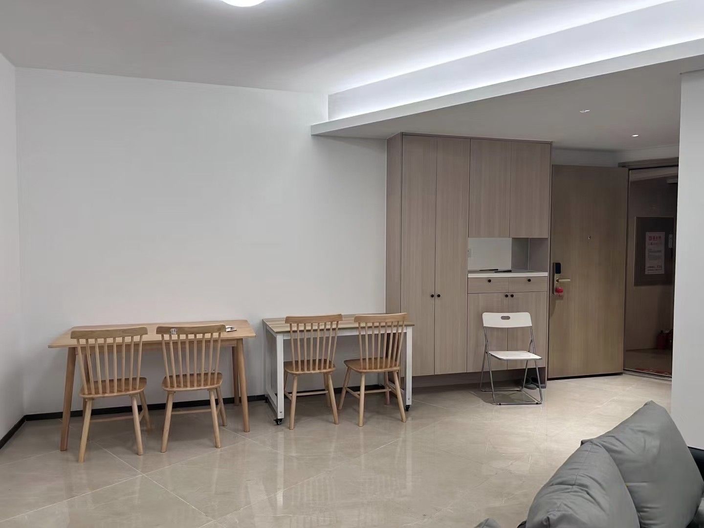 华润中心二期东悦府  2室2厅1卫    210.0万客厅