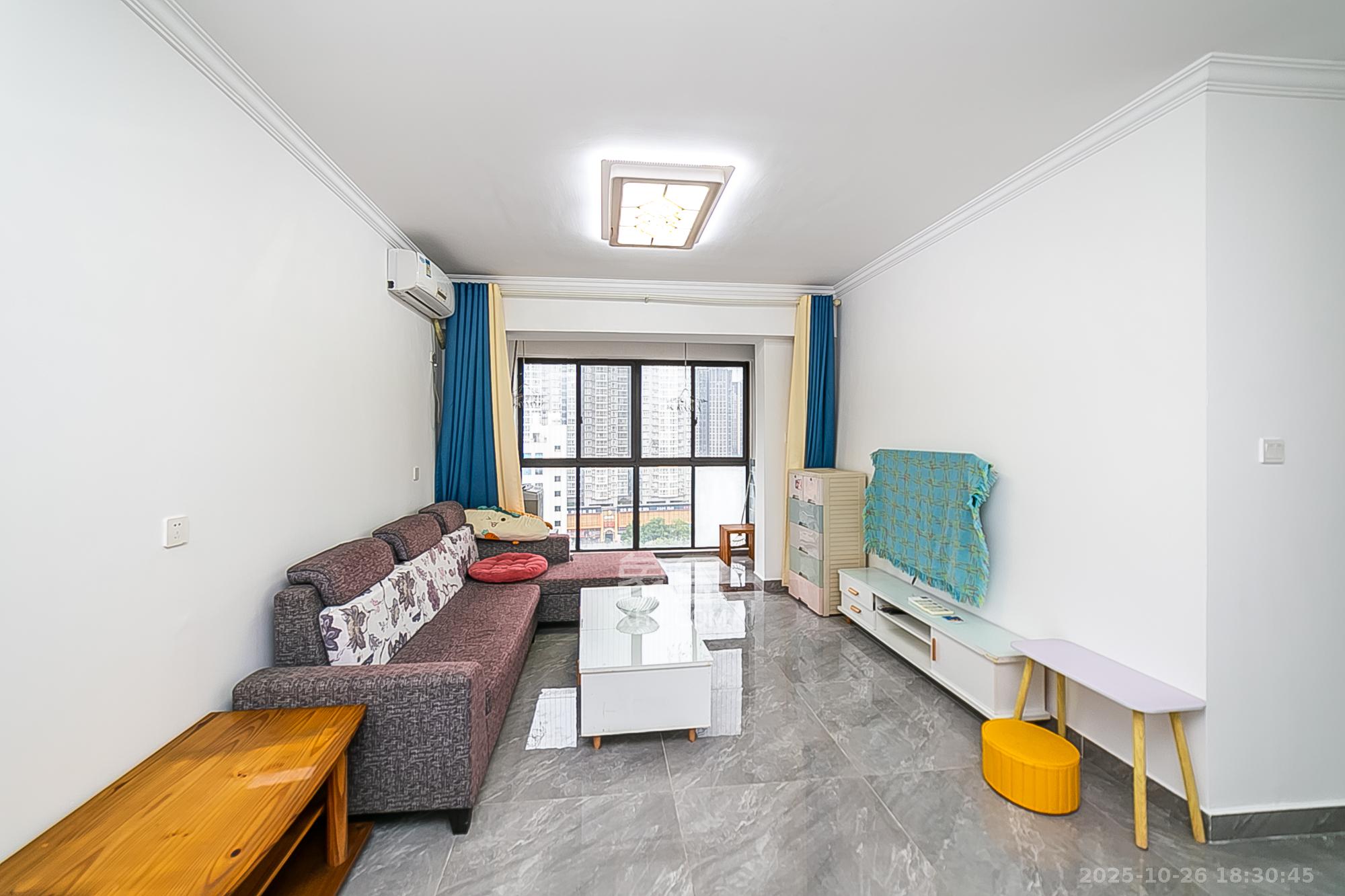 第六都(陆都小区) 3室2厅1卫 106.0万 第六都(陆都小区) 3室2厅1卫 106.0万客厅