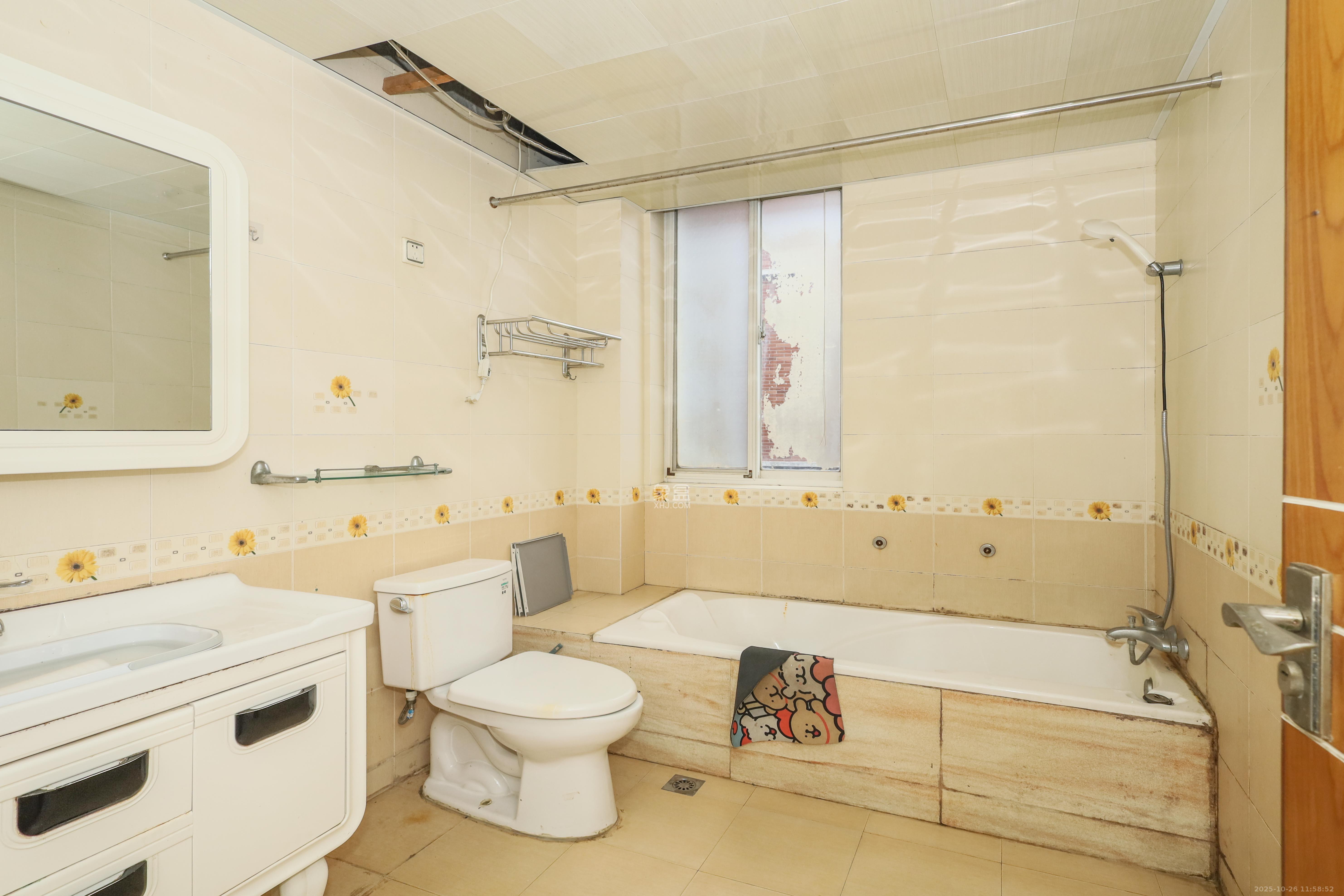 山水英伦  1室2厅4卫    368.0万 山水英伦  1室2厅4卫    368.0万卫生间