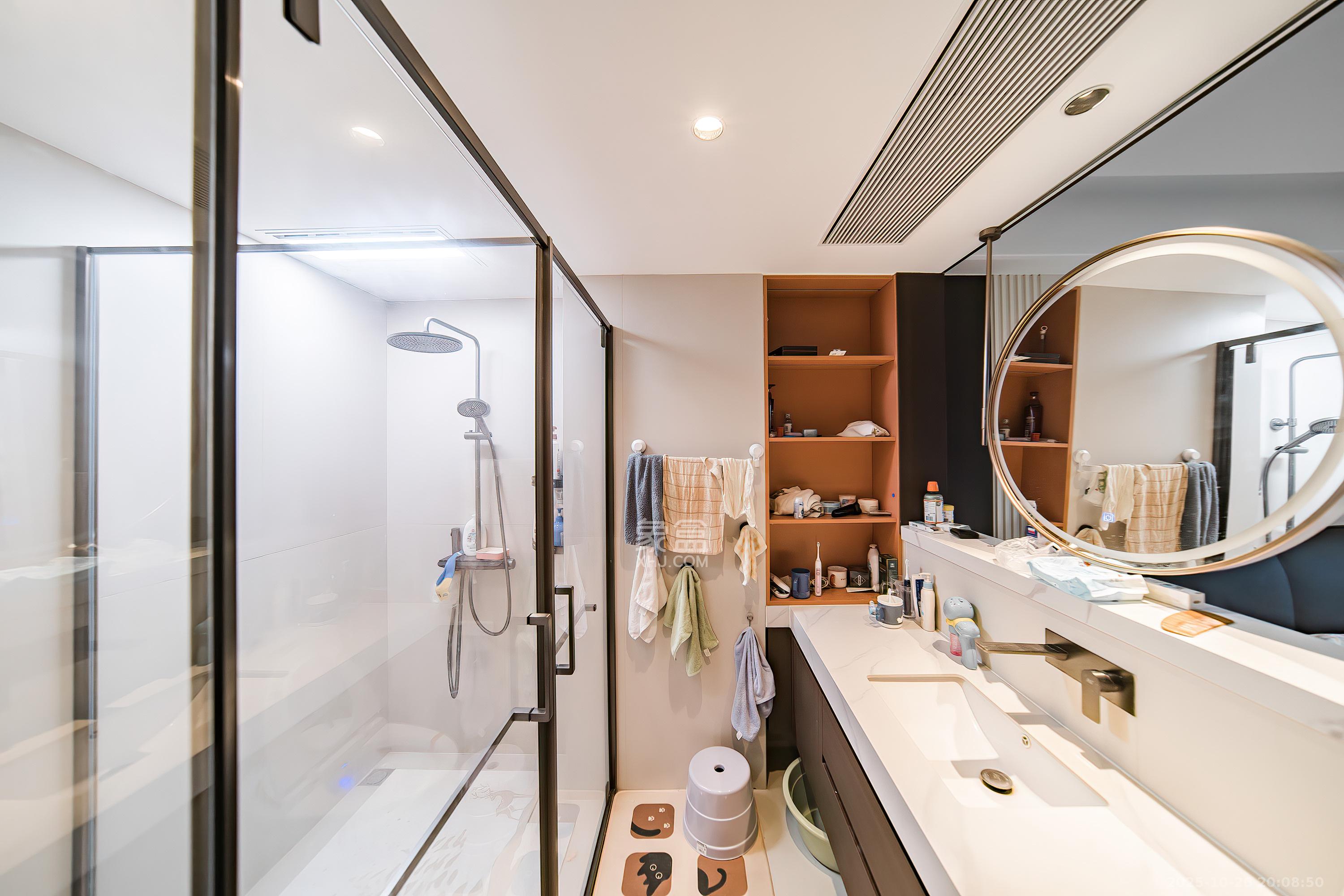 城发恒伟洋湖映2009  4室2厅3卫    400.0万 城发恒伟洋湖映2009  4室2厅3卫    400.0万卫生间