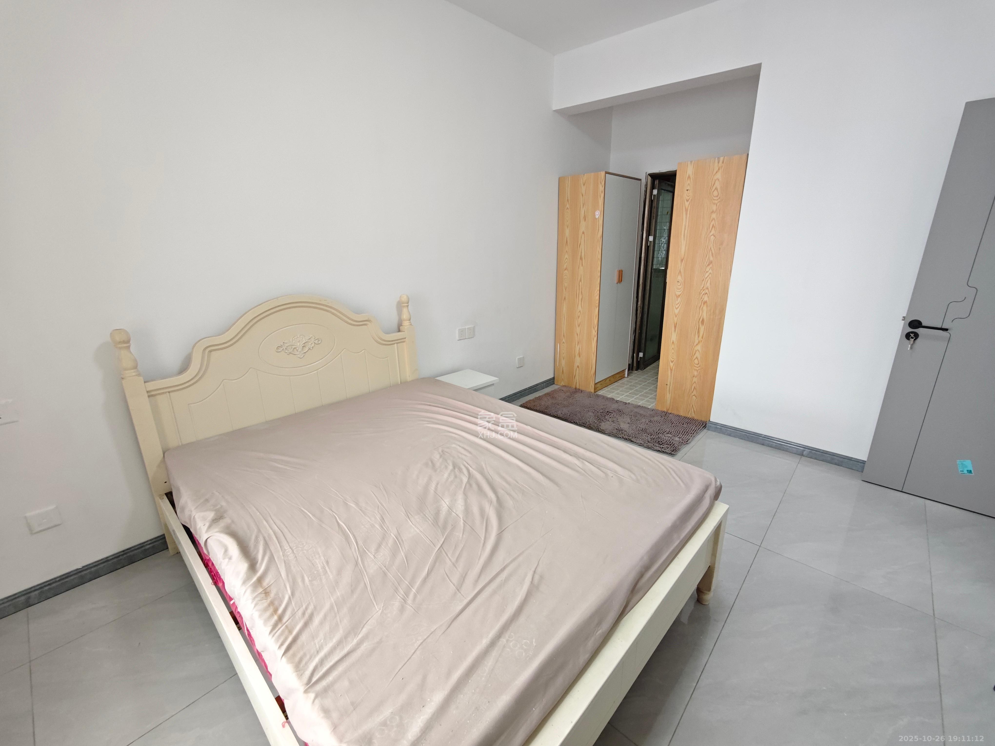 莱茵城 1室2厅1卫 2100.0元/月 莱茵城 1室2厅1卫 2100.0元/月室内图