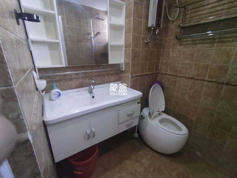 大成公寓  4室2厅2卫    6000.0元/月室内图