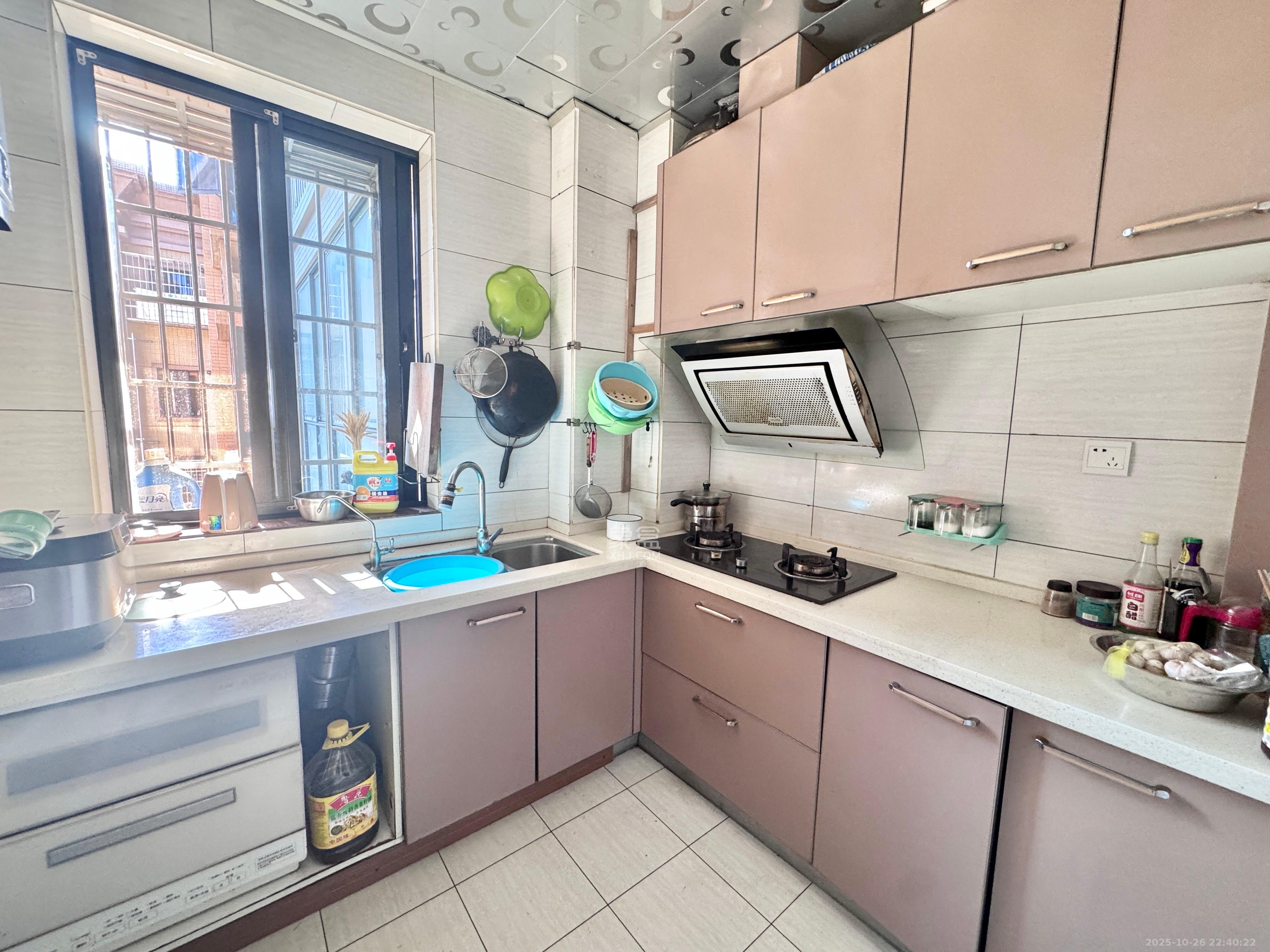 保利花园  2室2厅1卫    2200.0元/月 保利花园  2室2厅1卫    2200.0元/月室内图