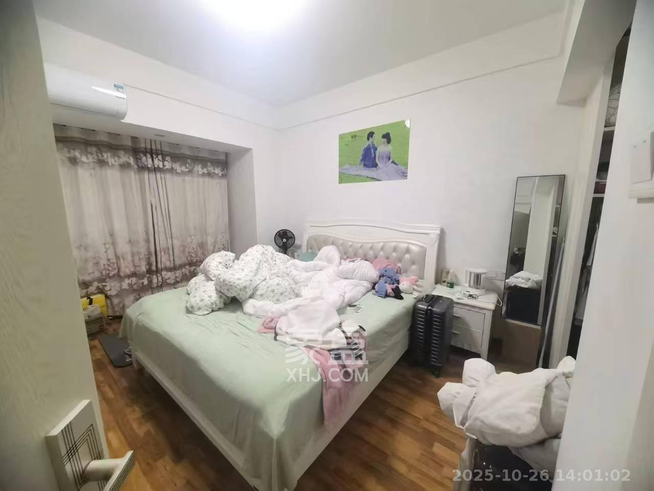 天麓尚层  4室2厅2卫    2800.0元/月室内图