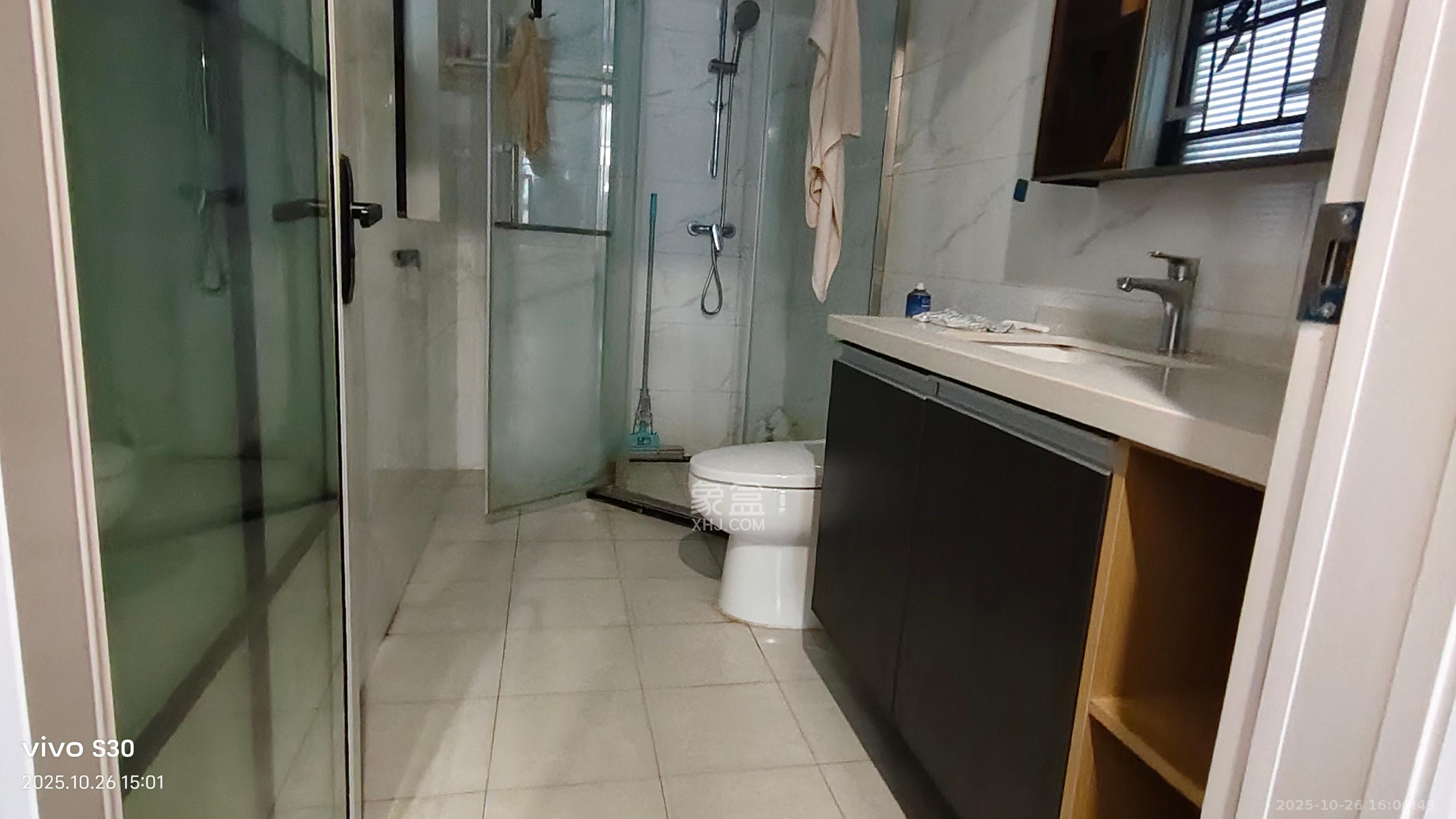 麓谷山湖郡  3室2厅2卫    2500.0元/月室内图