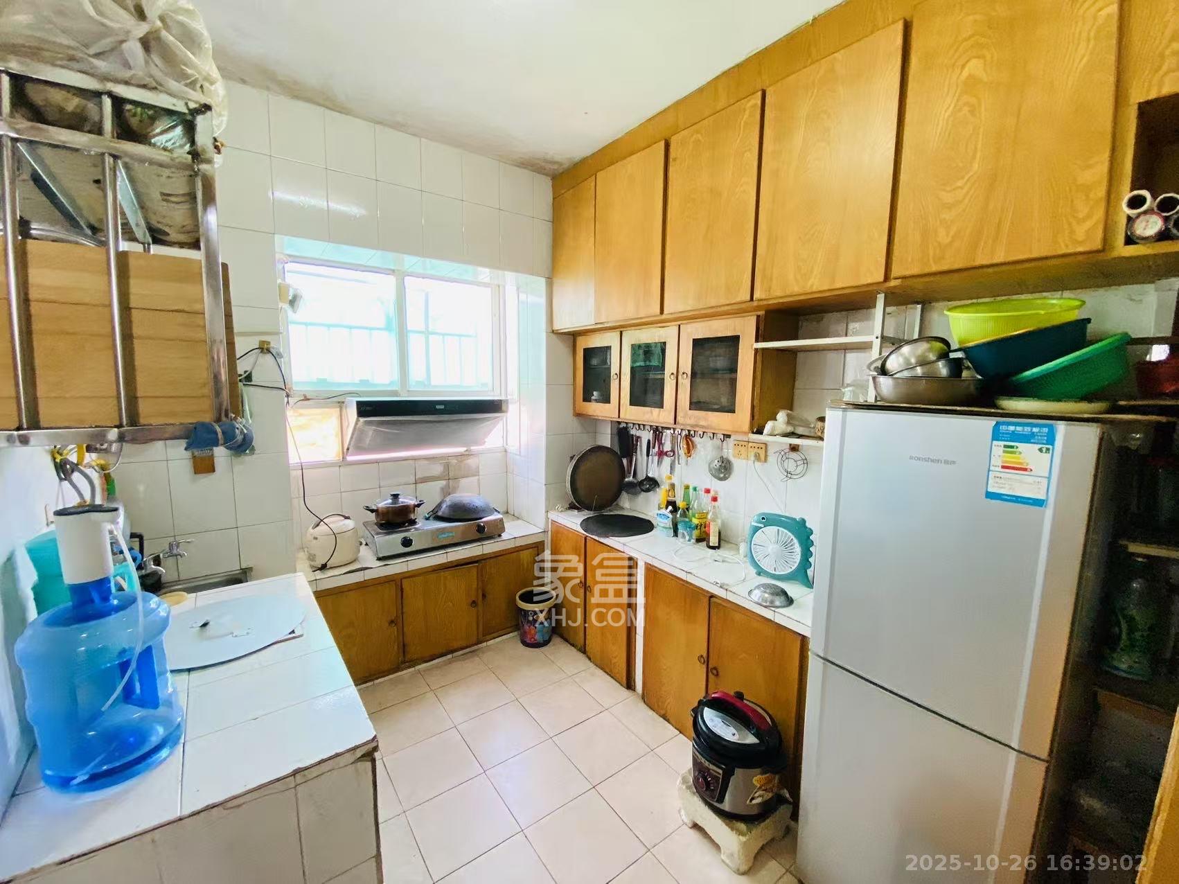 南沙公寓  3室2厅1卫    2400.0元/月 南沙公寓  3室2厅1卫    2400.0元/月室内图