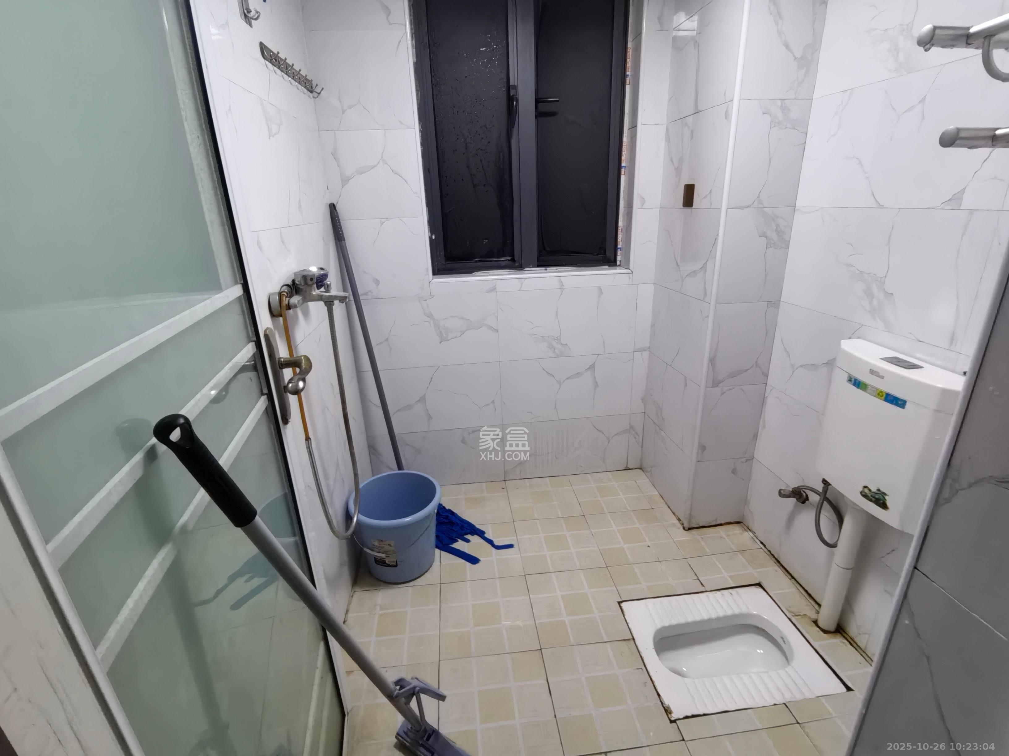 荣泰广场  3室2厅1卫    2100.0元/月 荣泰广场  3室2厅1卫    2100.0元/月室内图