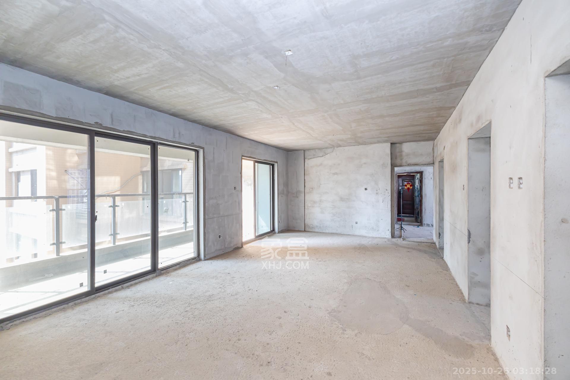 润和又一城  4室2厅2卫    95.0万 润和又一城  4室2厅2卫    95.0万客厅