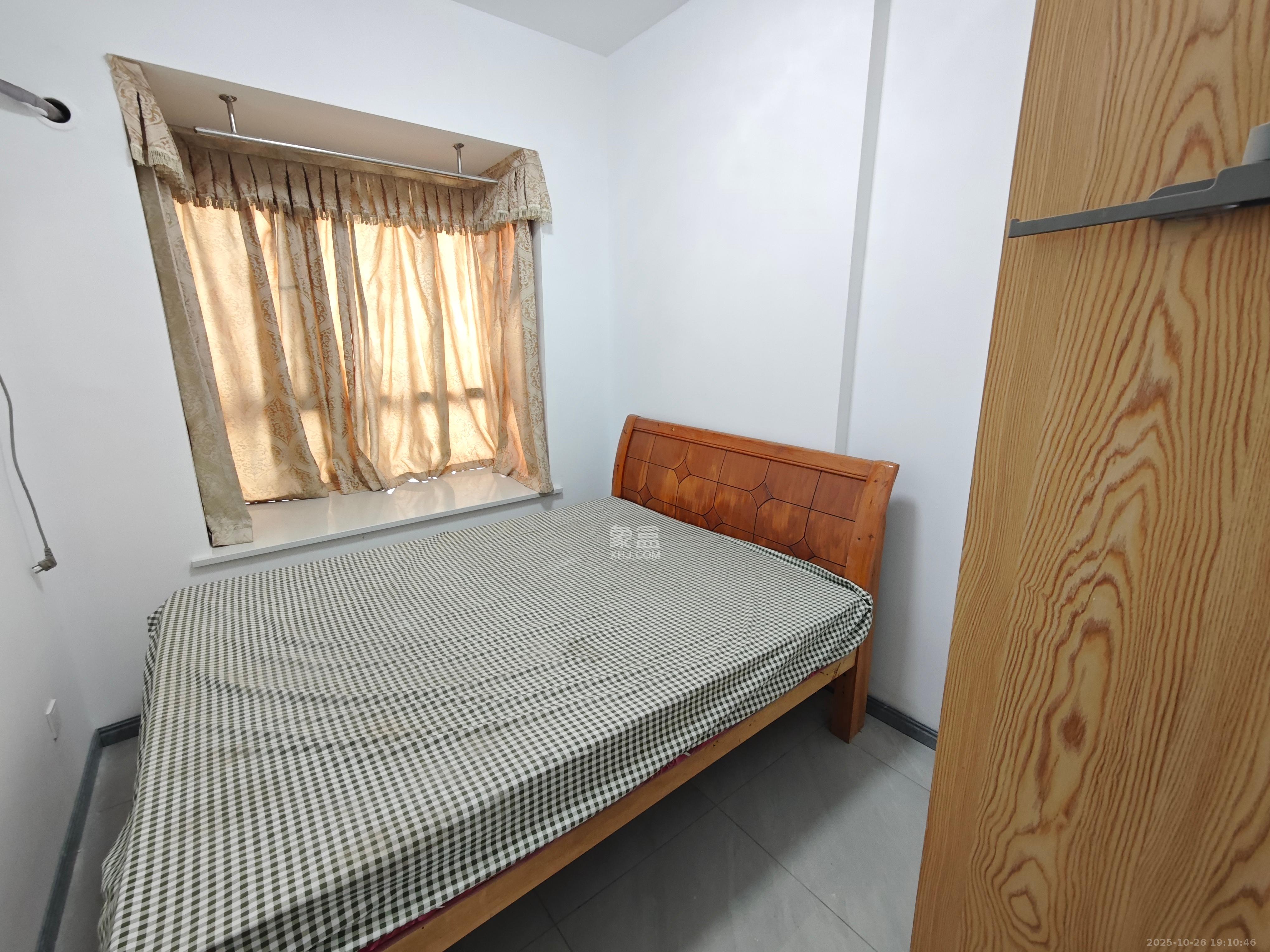 莱茵城 1室2厅1卫 2100.0元/月 莱茵城 1室2厅1卫 2100.0元/月室内图