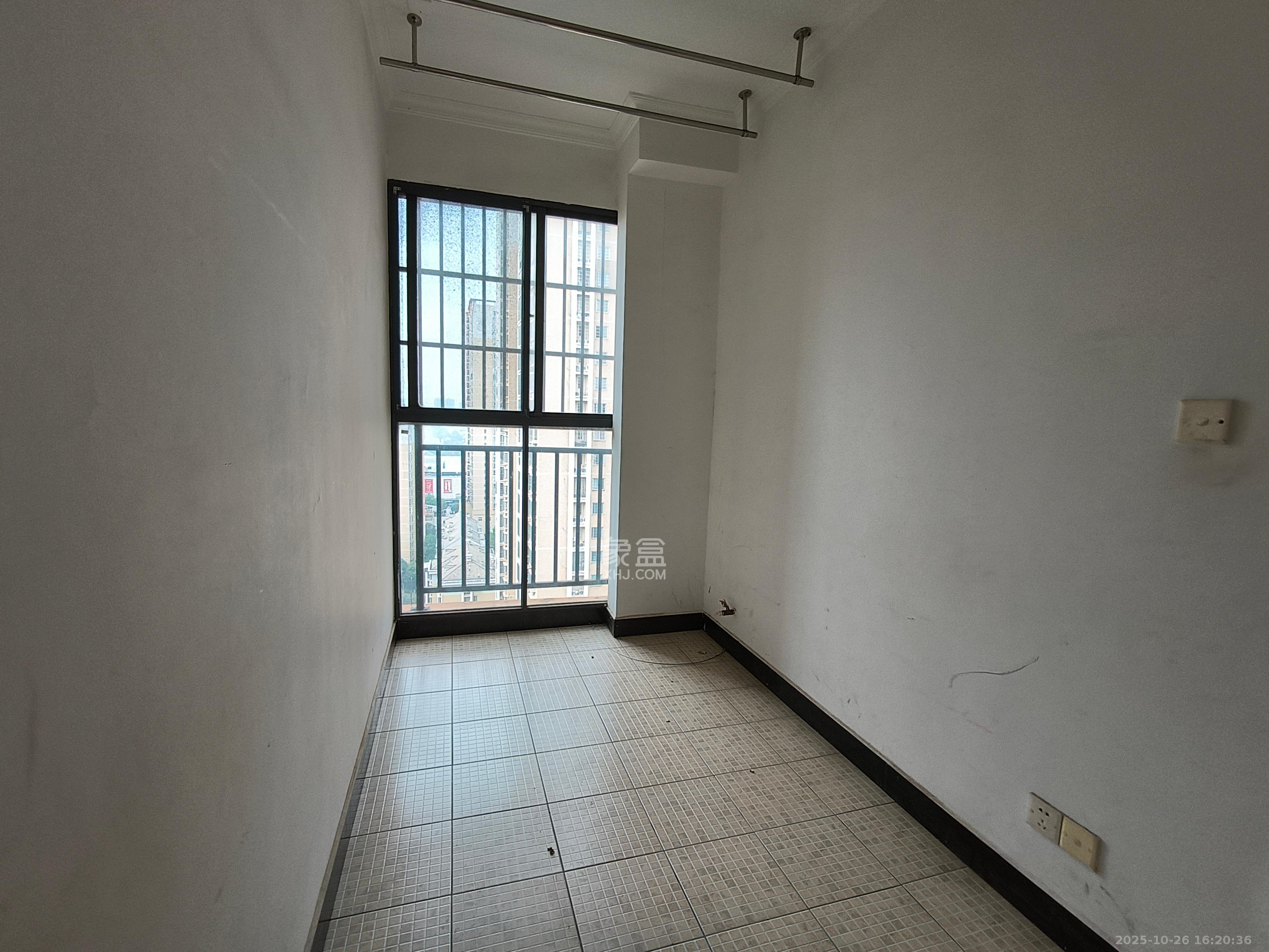 三景国际  3室2厅1卫    1600.0元/月室内图