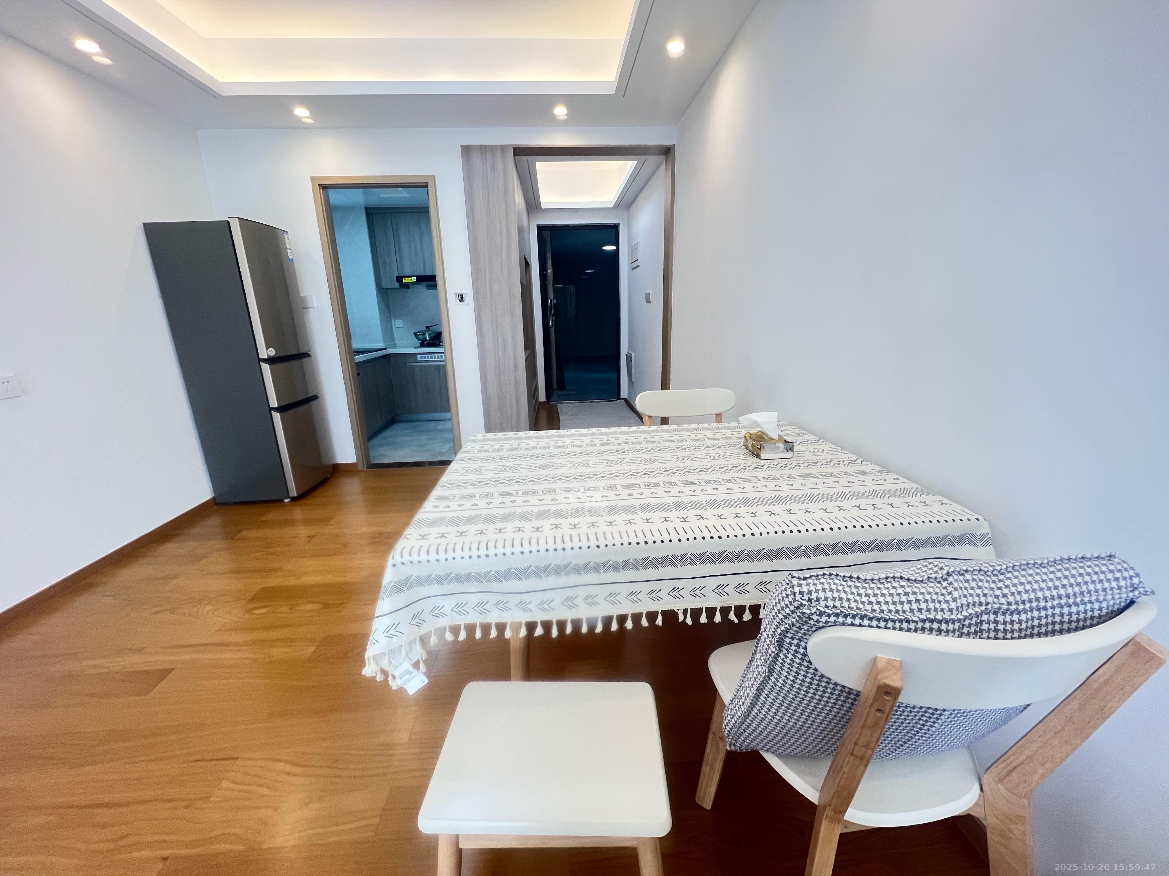 清控湖山雅居南区  3室2厅2卫    2600.0元/月室内图