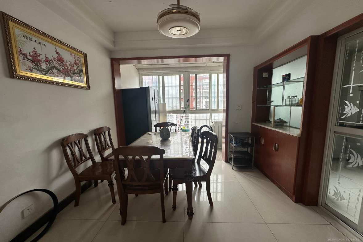 彩都公寓  3室2厅1卫    2200.0元/月 彩都公寓  3室2厅1卫    2200.0元/月室内图