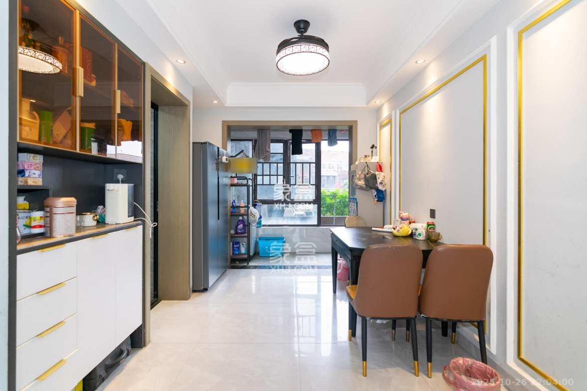 润和山水郡 4室2厅2卫 102.0万 润和山水郡 4室2厅2卫 102.0万客厅