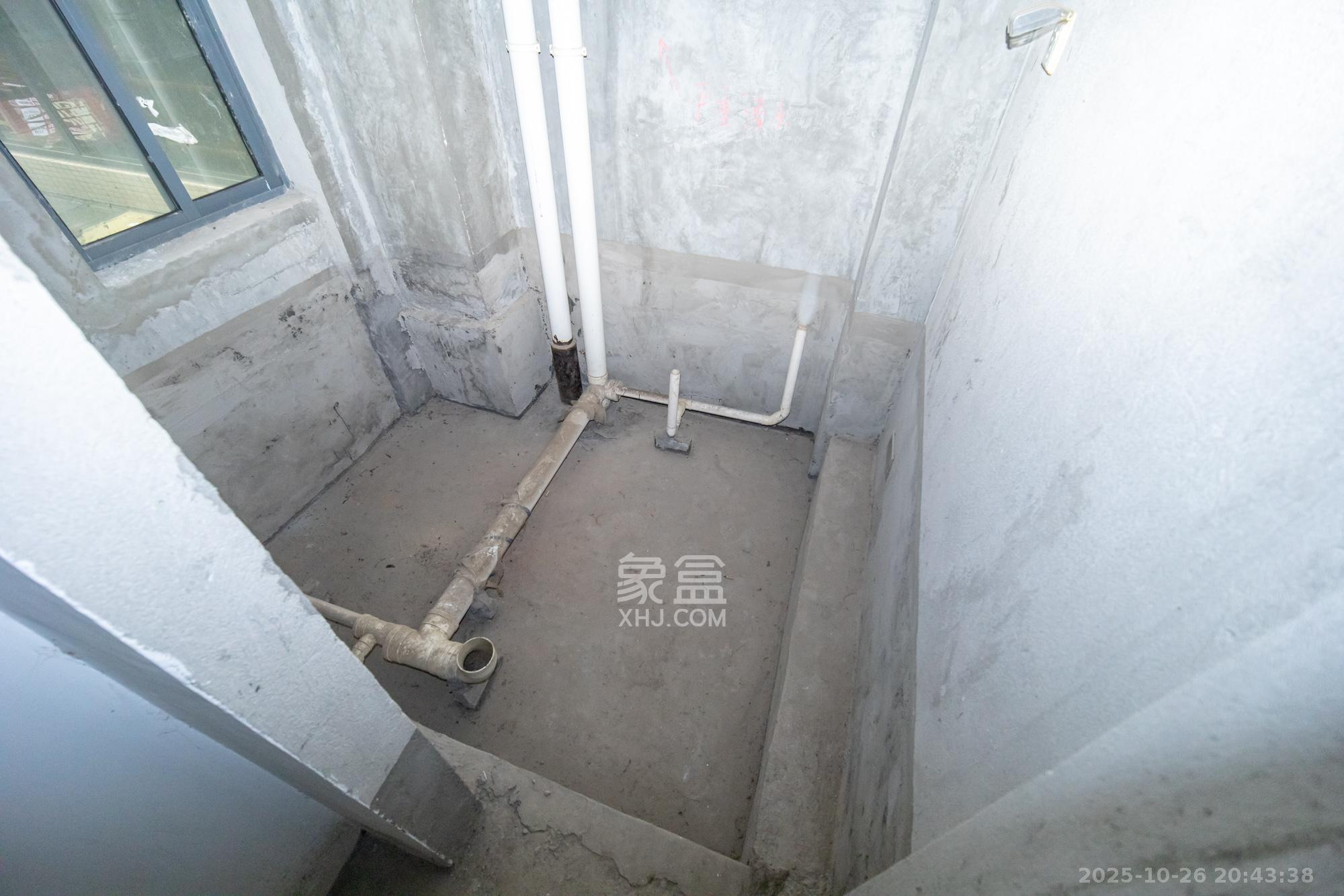 恒基凯旋门一二期  4室2厅2卫    81.0万卫生间