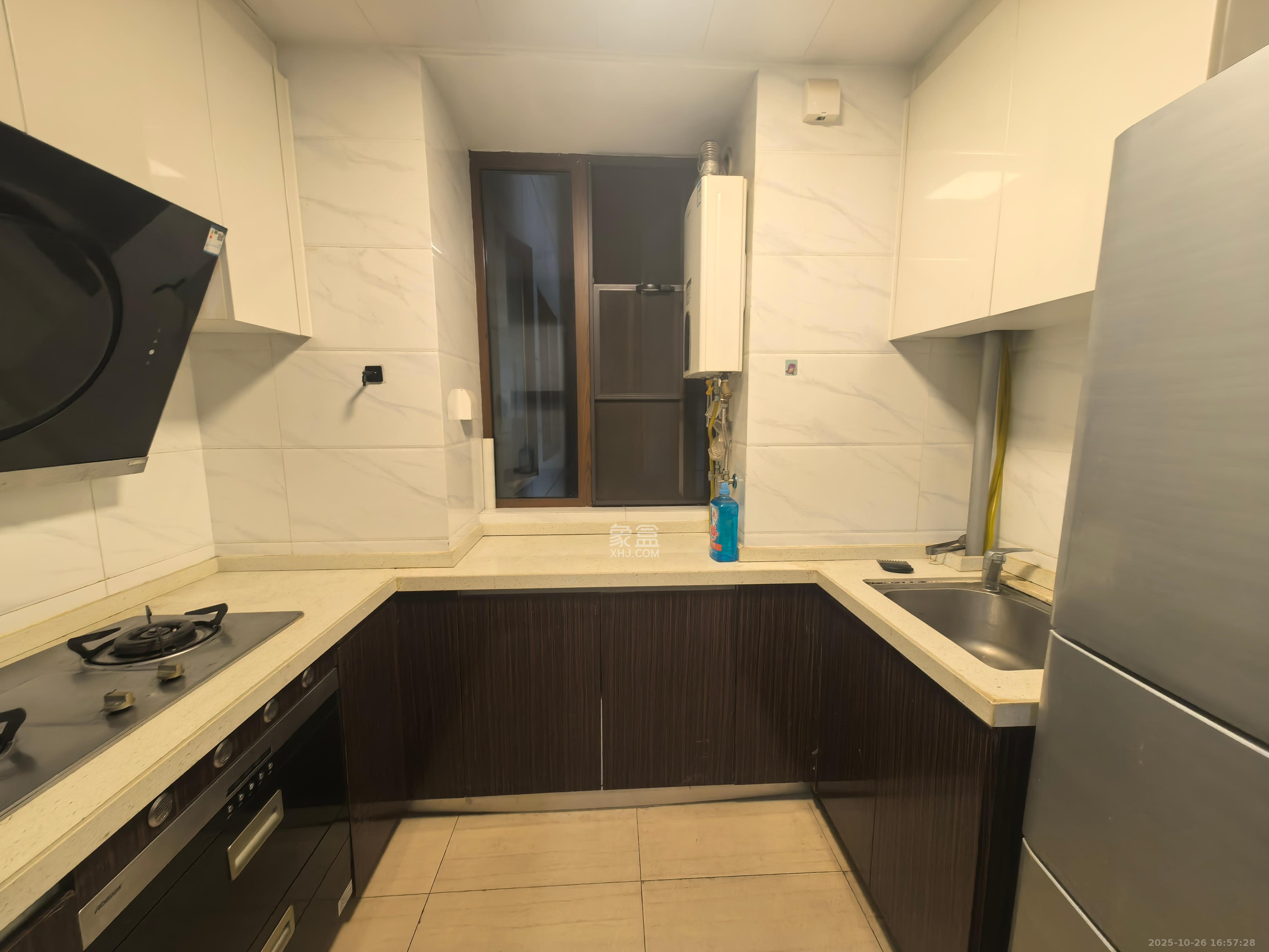 碧桂园中央花园  3室2厅3卫    2500.0元/月室内图